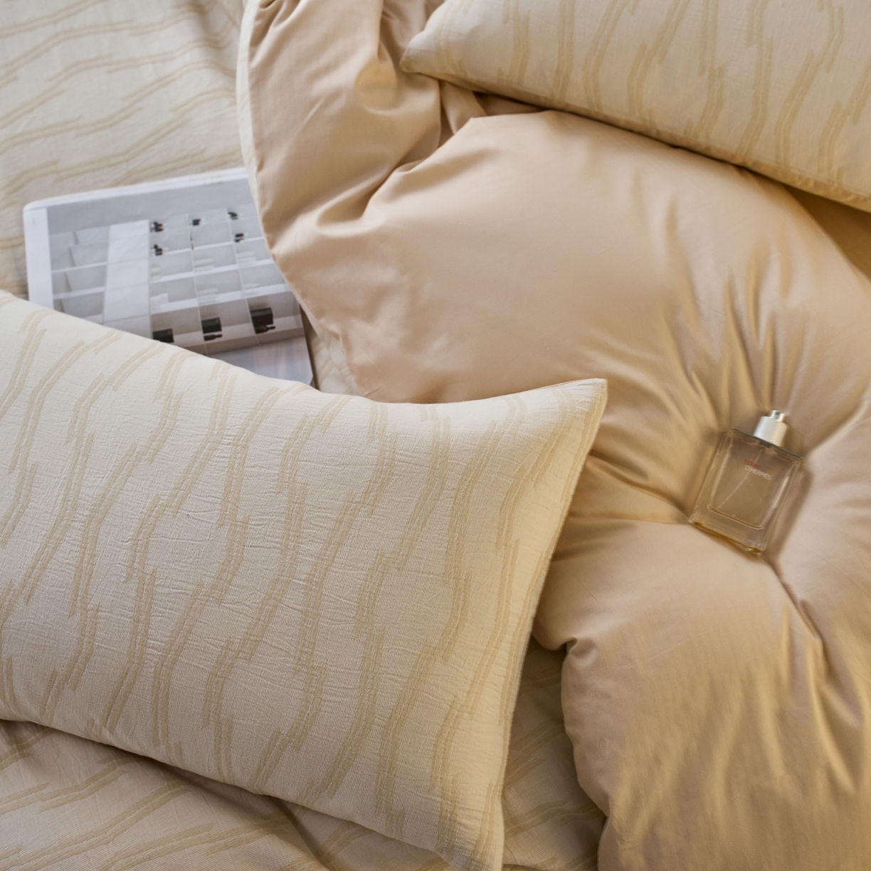 91家纺网 家纺一手货源 找家纺 安莱生活 2026年新品水洗棉全棉纯棉色织提花系列四件套 亚瑟-浅米