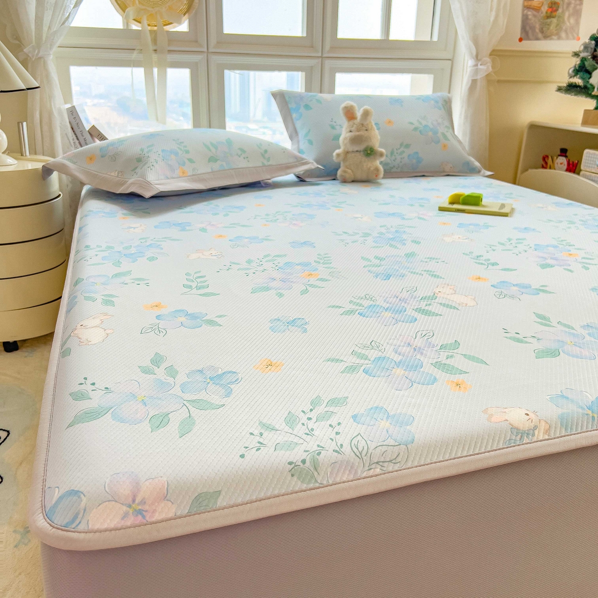 91家纺网 家纺一手货源 找家纺 孩子王家纺 2026春夏新款夏季花卉冰丝凉席凉感值过0.21冰豆豆A类可机洗学生宿舍空调软席 春漫庭 床笠款