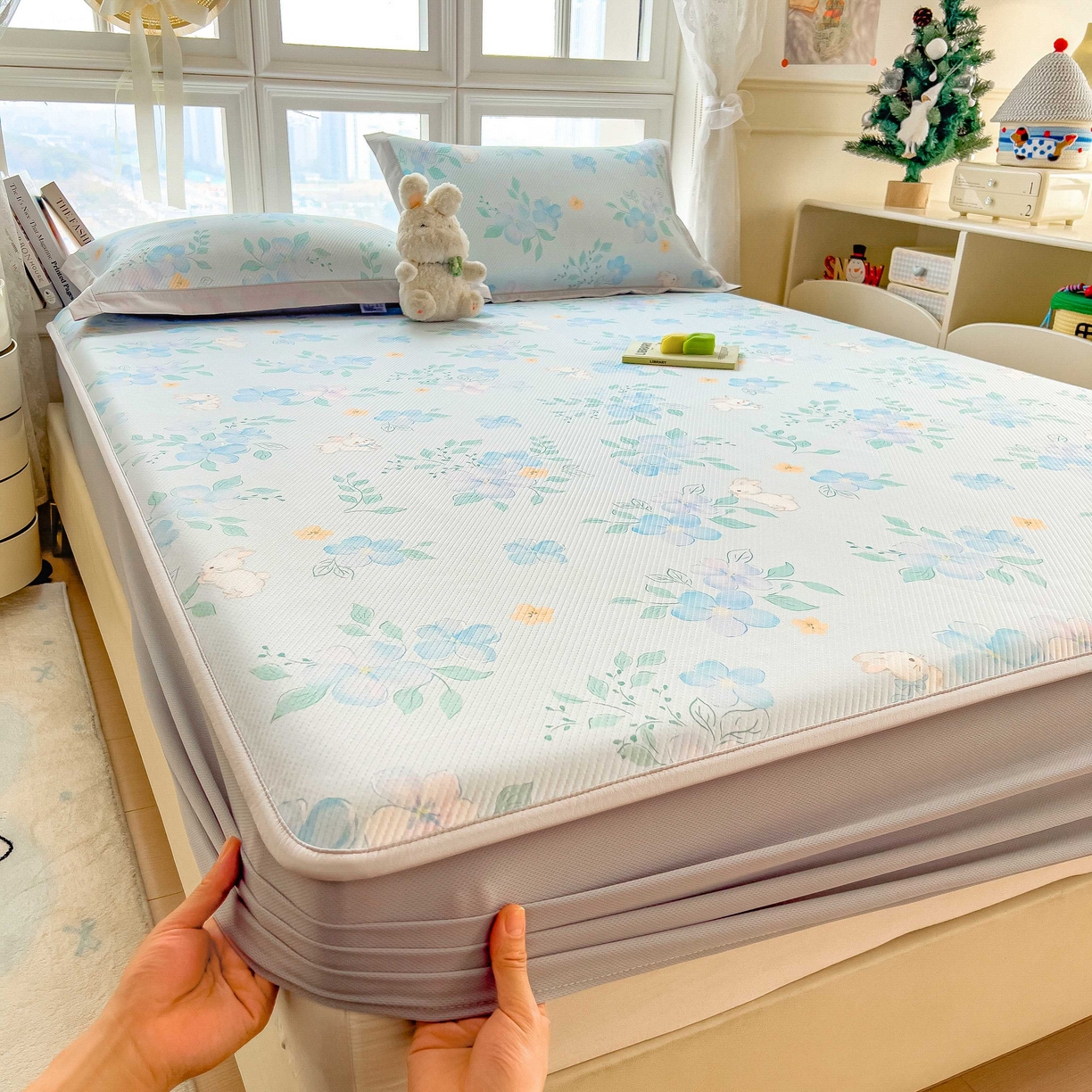 91家纺网 家纺一手货源 找家纺 孩子王家纺 2026春夏新款夏季花卉冰丝凉席凉感值过0.21冰豆豆A类可机洗学生宿舍空调软席 春漫庭 床笠款