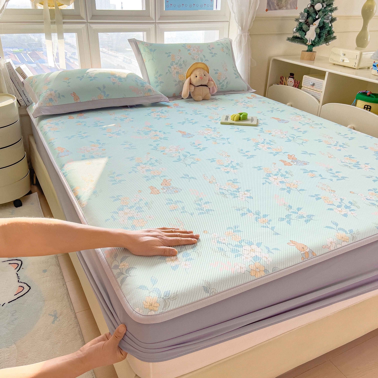 91家纺网 家纺一手货源 找家纺 孩子王家纺 2026春夏新款夏季花卉冰丝凉席凉感值过0.21冰豆豆A类可机洗学生宿舍空调软席 丛林小兔 床笠款