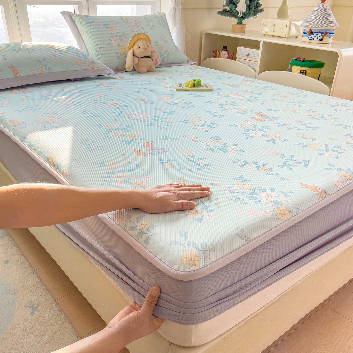 91家纺网 家纺一手货源 找家纺 孩子王家纺 2026春夏新款夏季花卉冰丝凉席凉感值过0.21冰豆豆A类可机洗学生宿舍空调软席 丛林小兔 床笠款