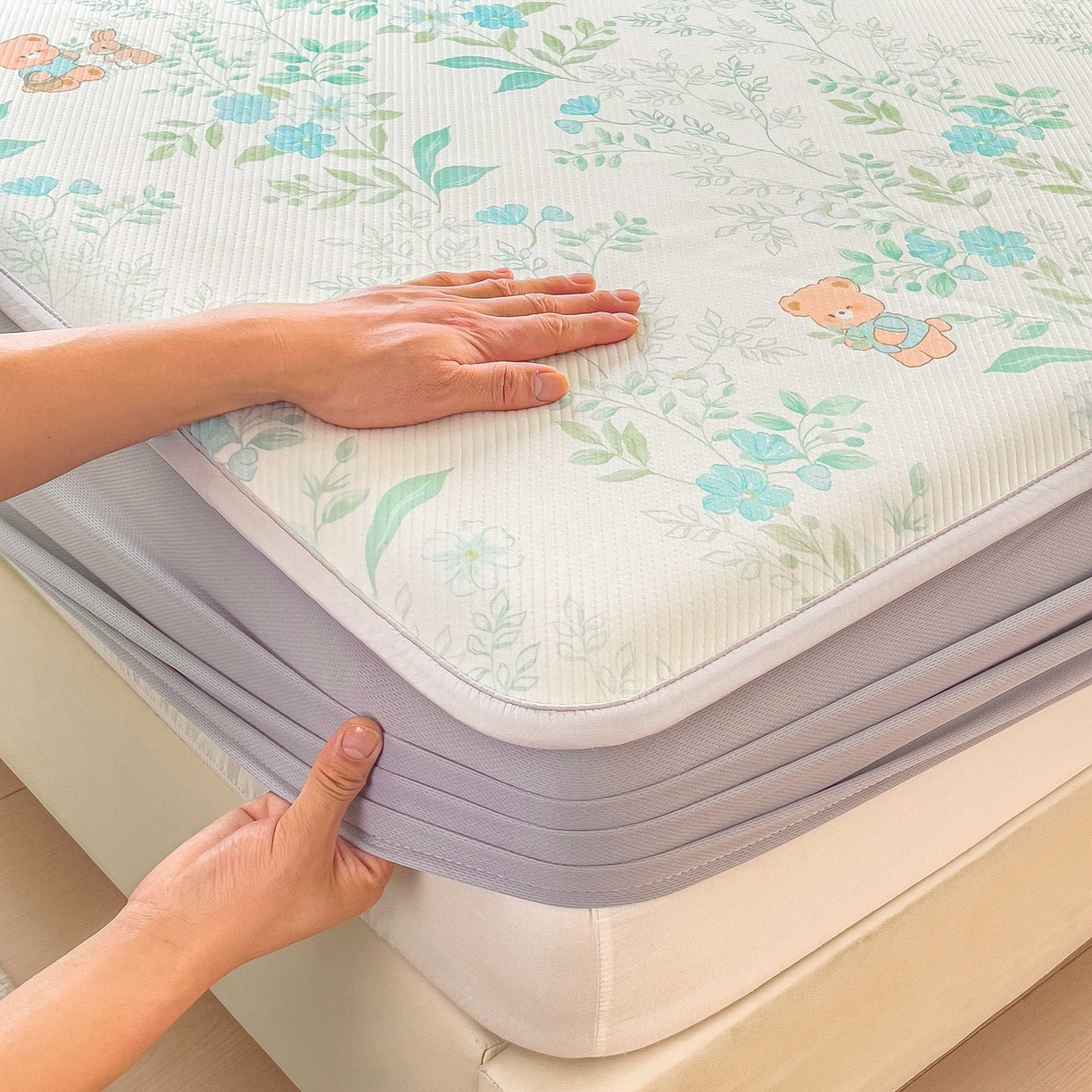 91家纺网 家纺一手货源 找家纺 孩子王家纺 2026春夏新款夏季花卉冰丝凉席凉感值过0.21冰豆豆A类可机洗学生宿舍空调软席 丛林小熊 床笠款