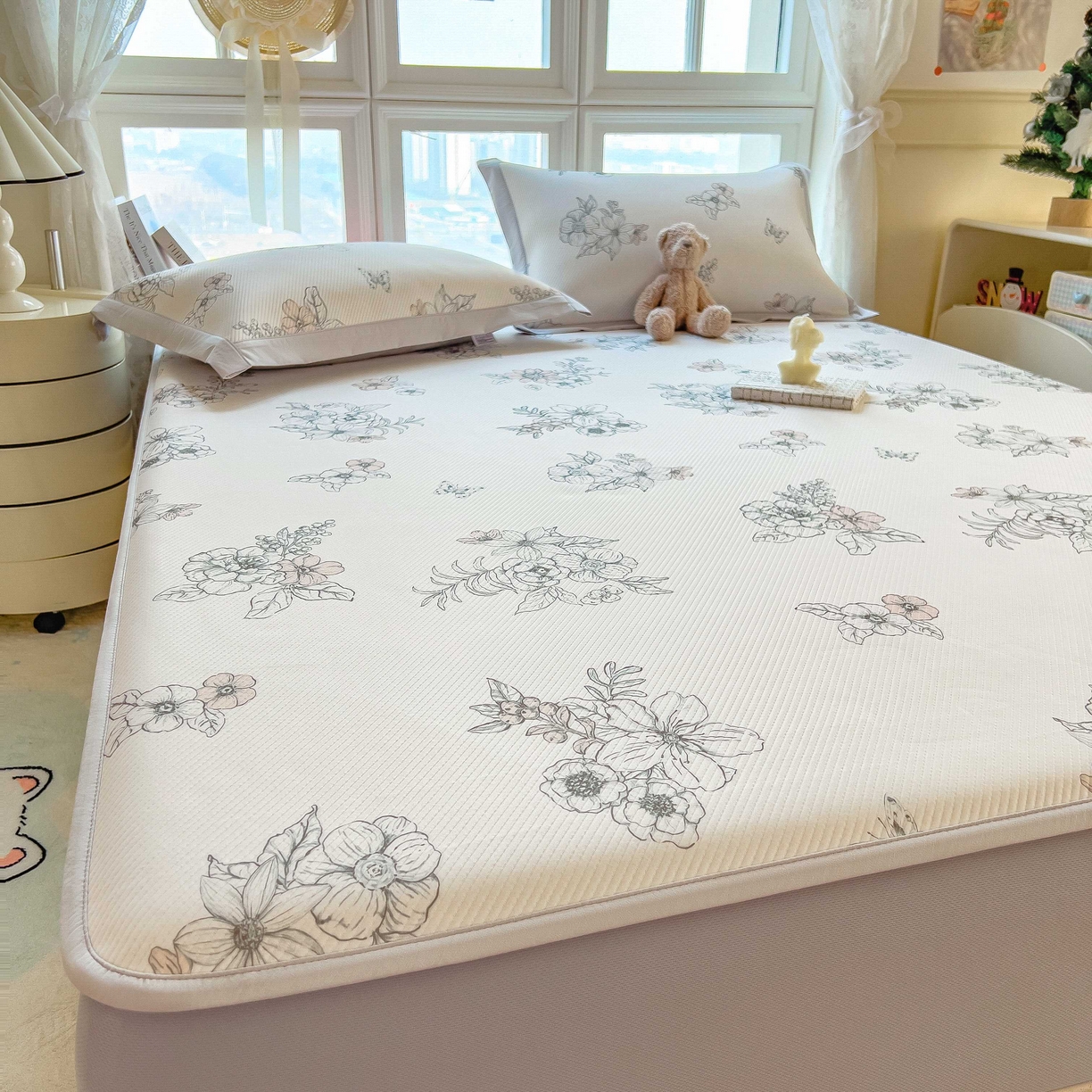 91家纺网 家纺一手货源 找家纺 孩子王家纺 2026春夏新款夏季花卉冰丝凉席凉感值过0.21冰豆豆A类可机洗学生宿舍空调软席 花影 床笠款