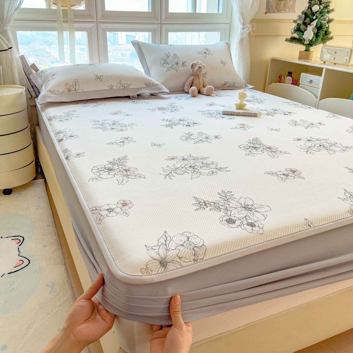 91家纺网 家纺一手货源 找家纺 孩子王家纺 2026春夏新款夏季花卉冰丝凉席凉感值过0.21冰豆豆A类可机洗学生宿舍空调软席 花影 床笠款