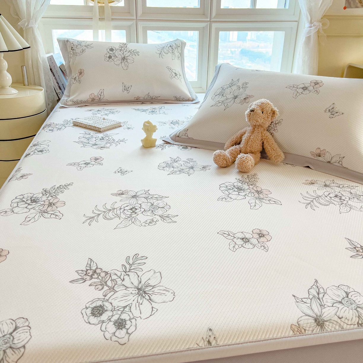 91家纺网 家纺一手货源 找家纺 孩子王家纺 2026春夏新款夏季花卉冰丝凉席凉感值过0.21冰豆豆A类可机洗学生宿舍空调软席 花影 床笠款