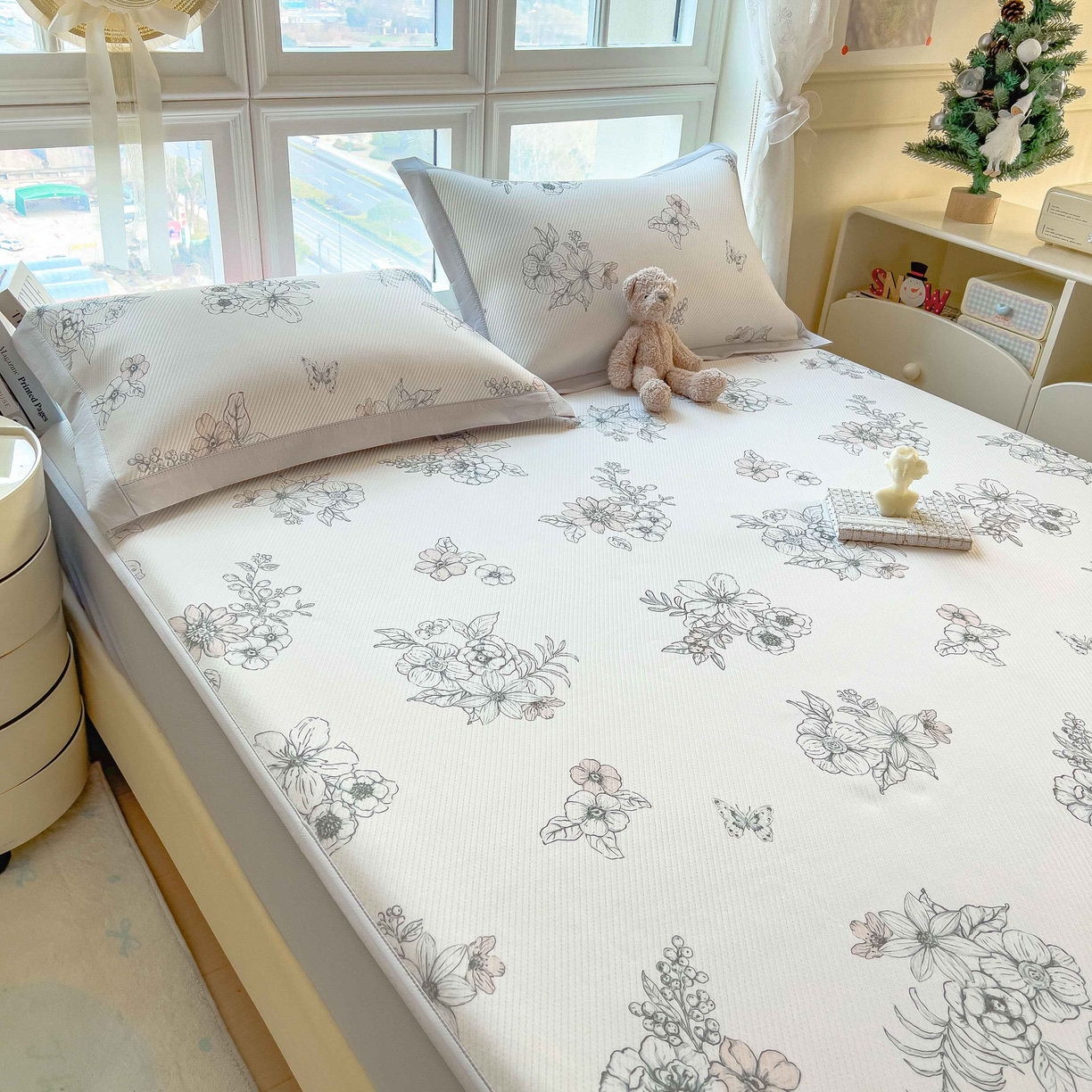 91家纺网 家纺一手货源 找家纺 孩子王家纺 2026春夏新款夏季花卉冰丝凉席凉感值过0.21冰豆豆A类可机洗学生宿舍空调软席 花影 床笠款