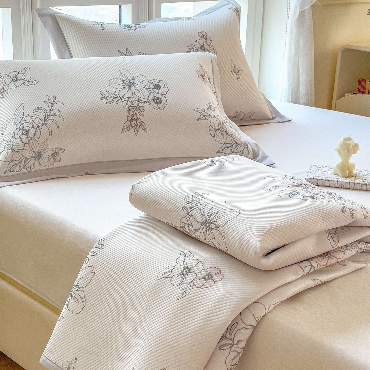 91家纺网 家纺一手货源 找家纺 孩子王家纺 2026春夏新款夏季花卉冰丝凉席凉感值过0.21冰豆豆A类可机洗学生宿舍空调软席 花影 床笠款