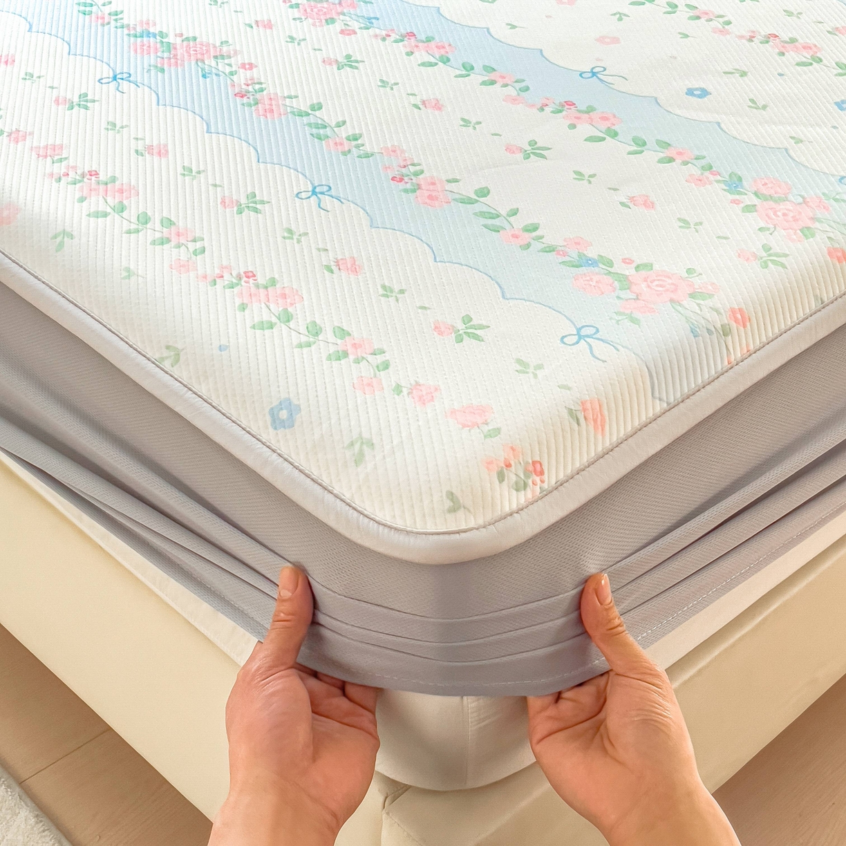 91家纺网 家纺一手货源 找家纺 孩子王家纺 2026春夏新款夏季花卉冰丝凉席凉感值过0.21冰豆豆A类可机洗学生宿舍空调软席 花知晓 床笠款