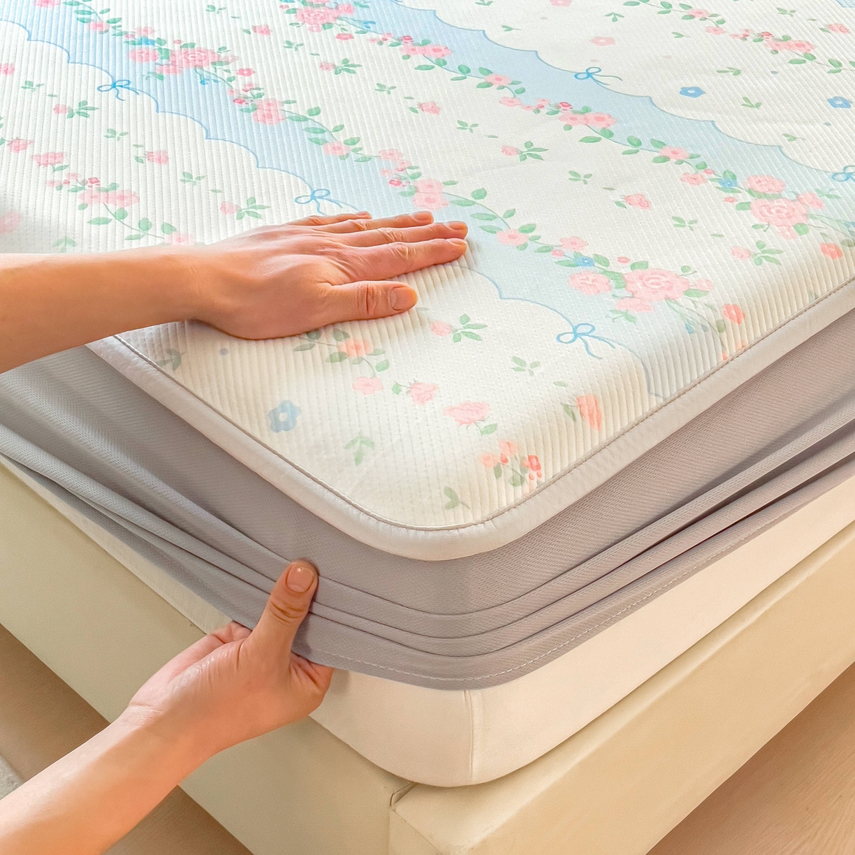 91家纺网 家纺一手货源 找家纺 孩子王家纺 2026春夏新款夏季花卉冰丝凉席凉感值过0.21冰豆豆A类可机洗学生宿舍空调软席 花知晓 床笠款