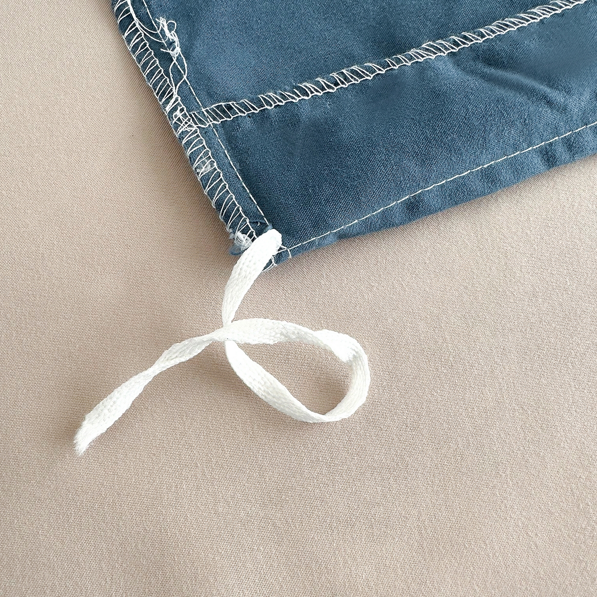 91家纺网 家纺一手货源 找家纺 佑泽家纺 2026新款亲肤水洗棉四件套 宾利蓝+卡其