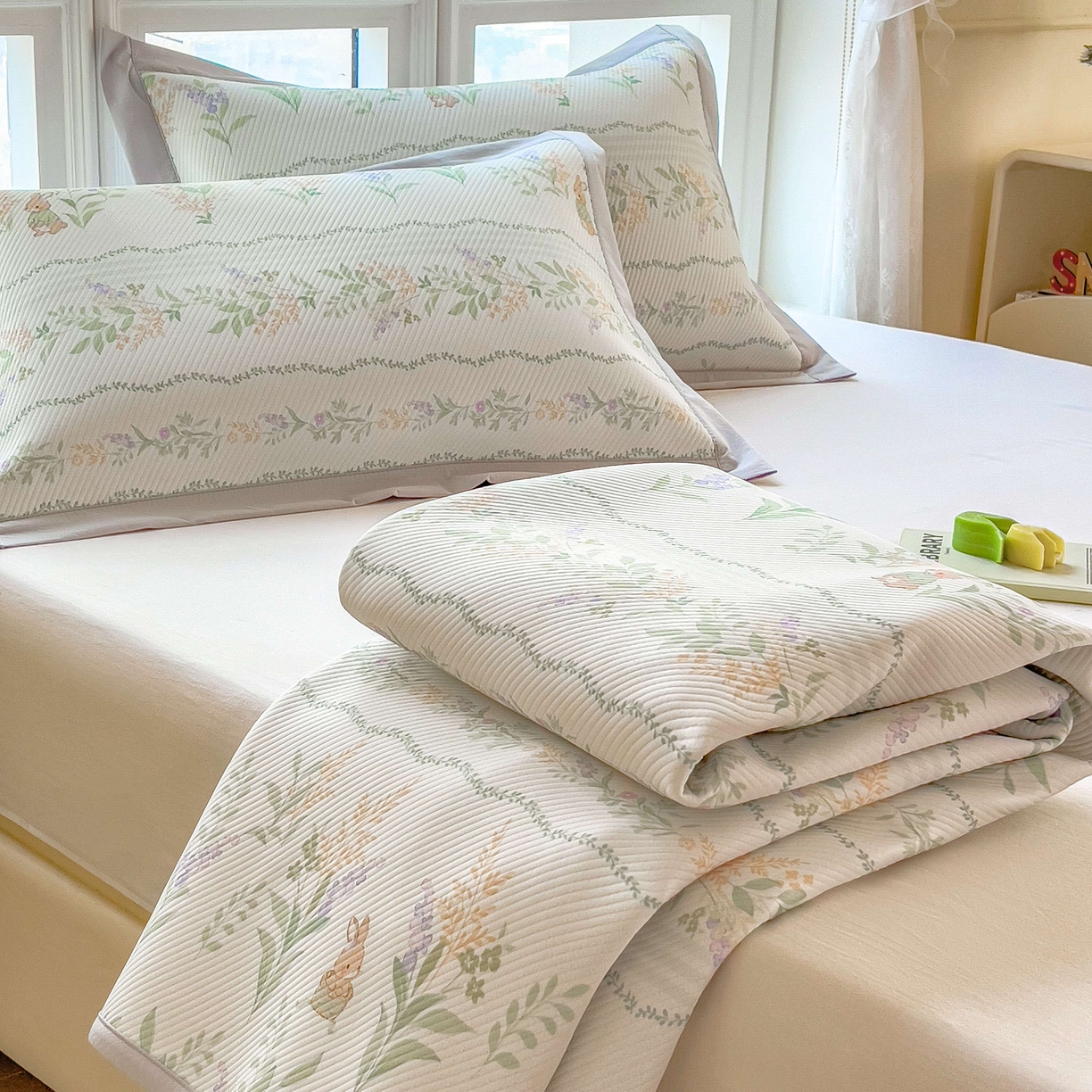 91家纺网 家纺一手货源 找家纺 孩子王家纺 2026春夏新款夏季花卉冰丝凉席凉感值过0.21冰豆豆A类可机洗学生宿舍空调软席 洛克庄园 床笠款