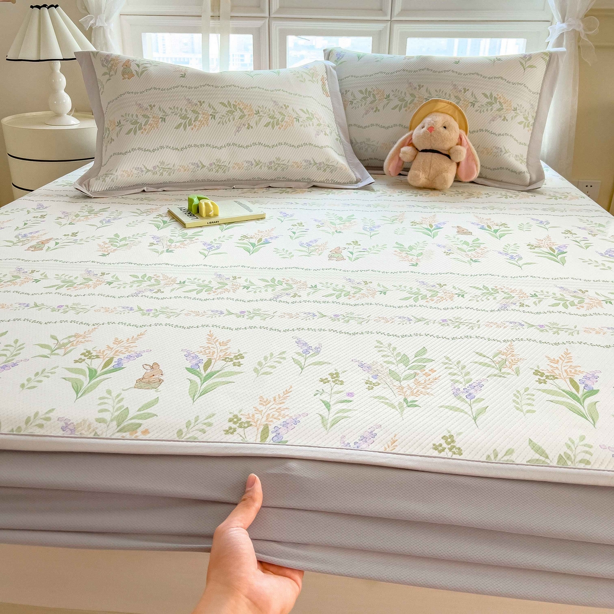 91家纺网 家纺一手货源 找家纺 孩子王家纺 2026春夏新款夏季花卉冰丝凉席凉感值过0.21冰豆豆A类可机洗学生宿舍空调软席 洛克庄园 床笠款