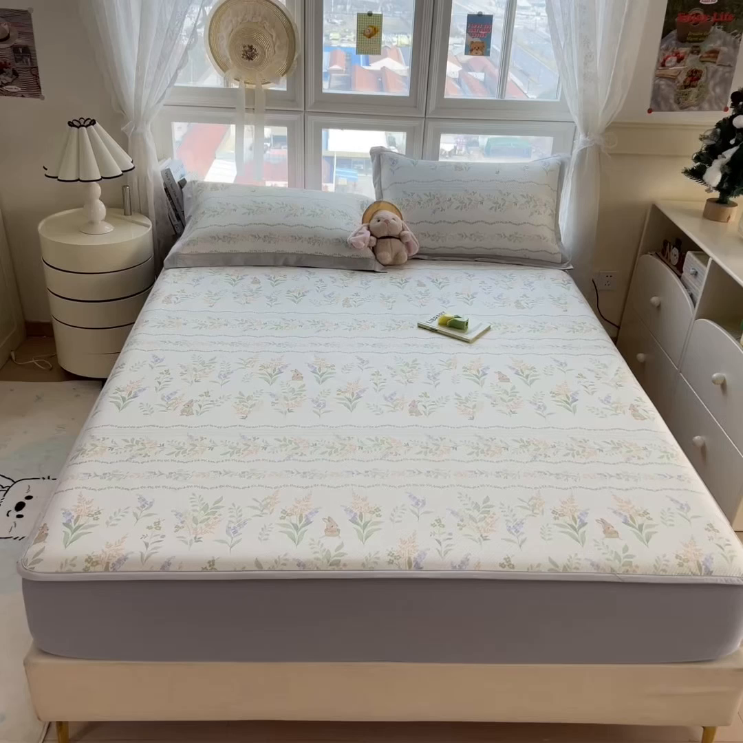 91家纺网 家纺一手货源 找家纺 孩子王家纺 2026春夏新款夏季花卉冰丝凉席凉感值过0.21冰豆豆A类可机洗学生宿舍空调软席 洛克庄园 床笠款