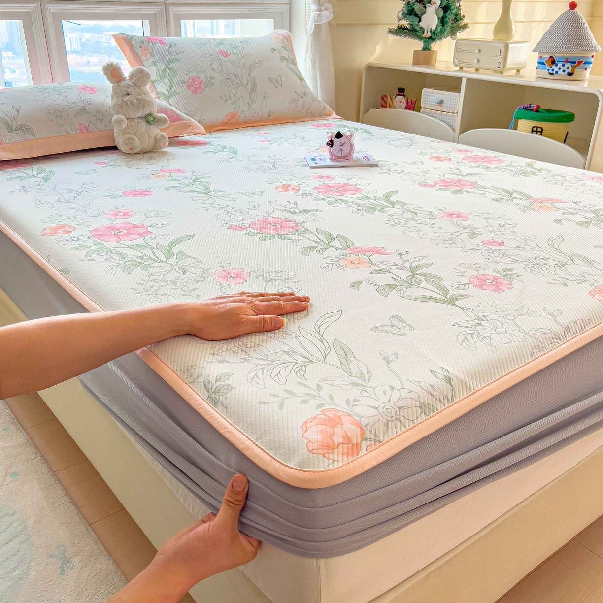 91家纺网 家纺一手货源 找家纺 孩子王家纺 2026春夏新款夏季花卉冰丝凉席凉感值过0.21冰豆豆A类可机洗学生宿舍空调软席 牡丹粉 床笠款