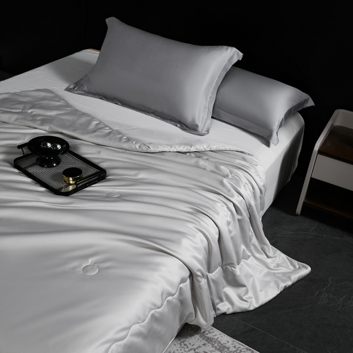 91家纺网 家纺一手货源 找家纺 枕星记忆枕 2026新款水洗真丝夏被 水洗真丝浅灰