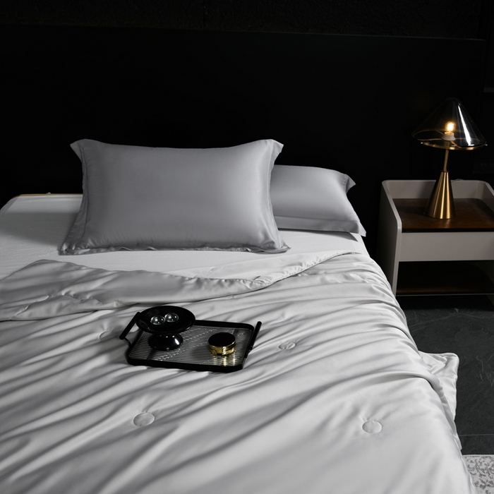 91家纺网 家纺一手货源 找家纺 枕星记忆枕 2026新款水洗真丝夏被 水洗真丝浅灰