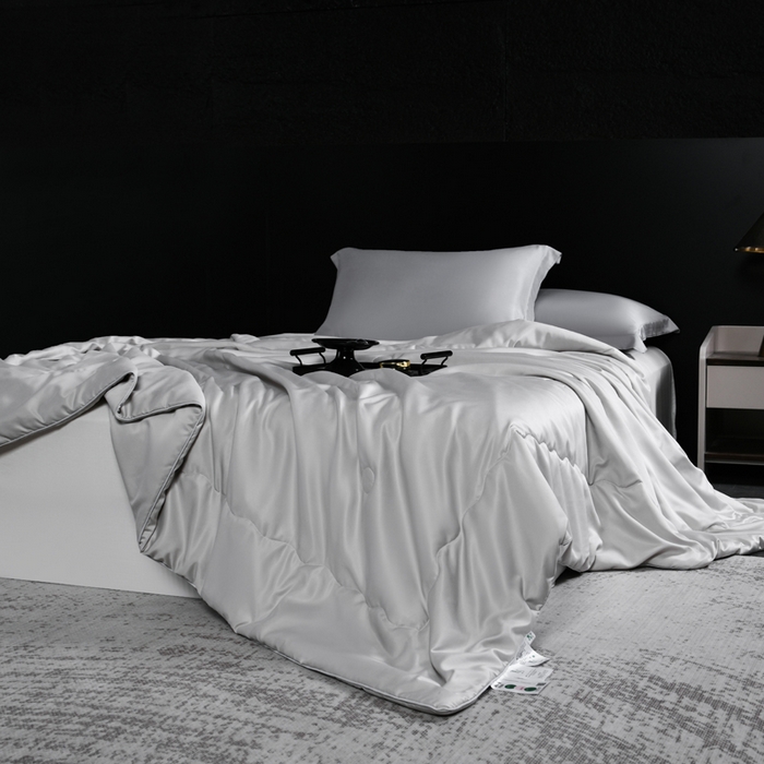 91家纺网 家纺一手货源 找家纺 枕星记忆枕 2026新款水洗真丝夏被 水洗真丝浅灰