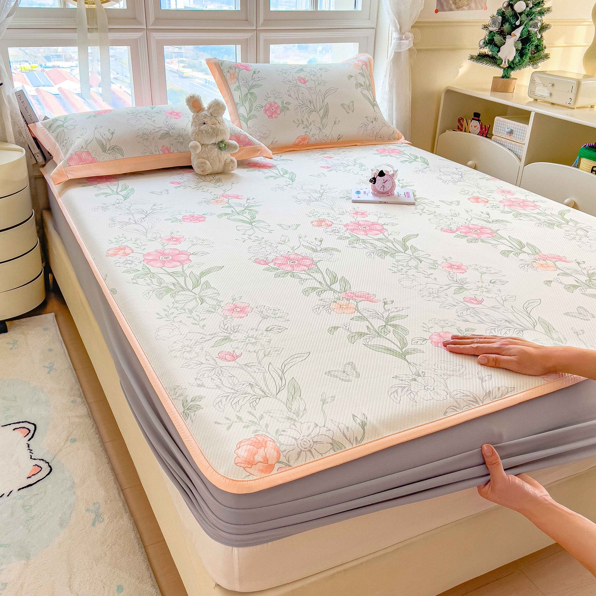 91家纺网 家纺一手货源 找家纺 孩子王家纺 2026春夏新款夏季花卉冰丝凉席凉感值过0.21冰豆豆A类可机洗学生宿舍空调软席 牡丹粉 床笠款