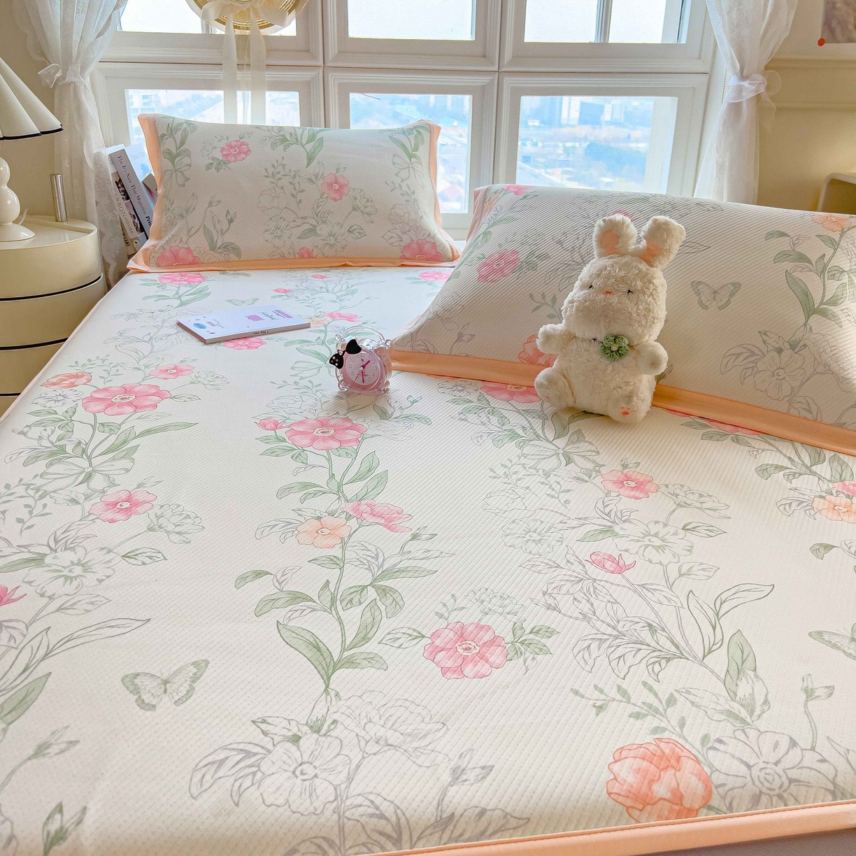 91家纺网 家纺一手货源 找家纺 孩子王家纺 2026春夏新款夏季花卉冰丝凉席凉感值过0.21冰豆豆A类可机洗学生宿舍空调软席 牡丹粉 床笠款