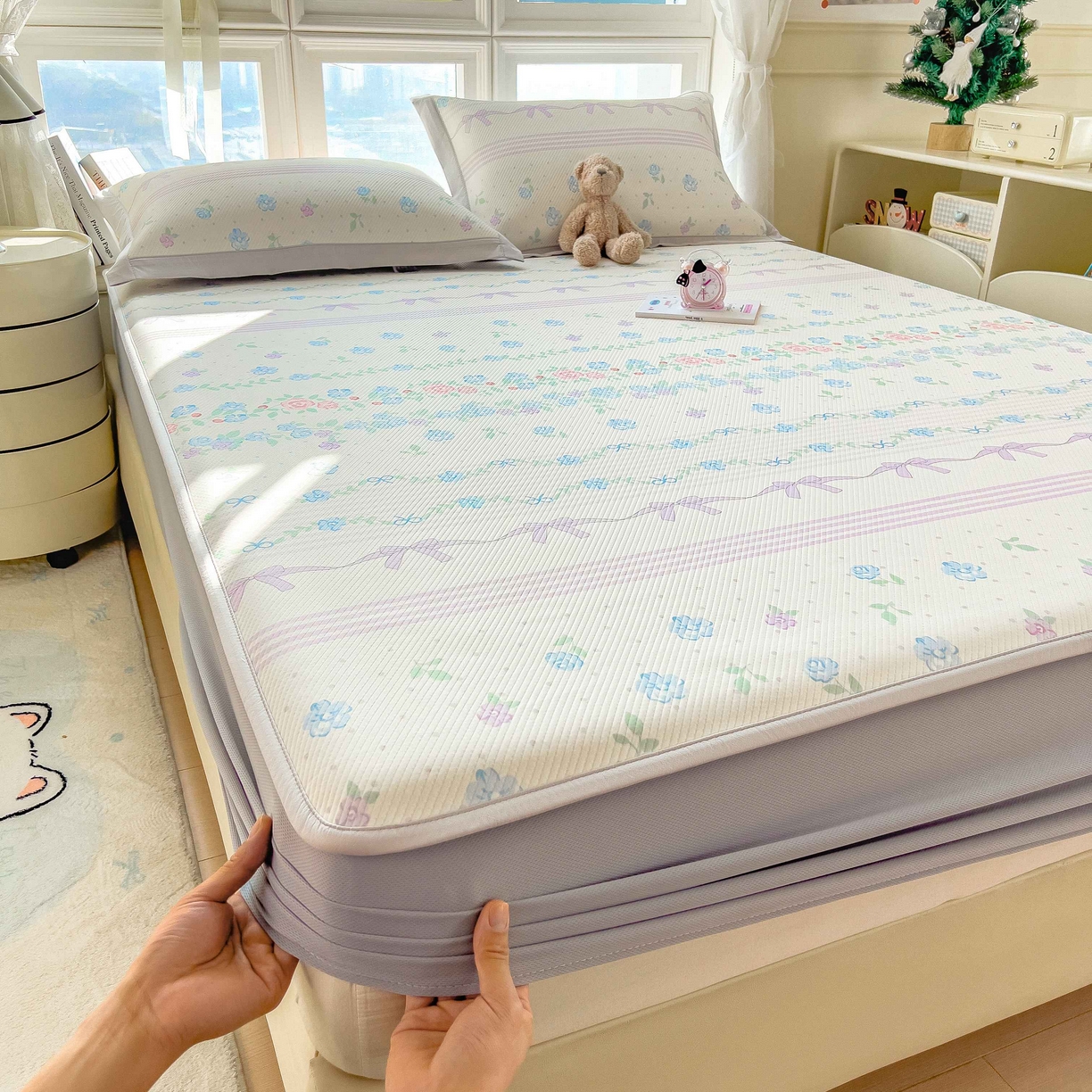 91家纺网 家纺一手货源 找家纺 孩子王家纺 2026春夏新款夏季花卉冰丝凉席凉感值过0.21冰豆豆A类可机洗学生宿舍空调软席 田园之家 床笠款