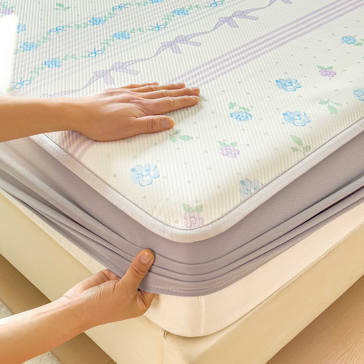 91家纺网 家纺一手货源 找家纺 孩子王家纺 2026春夏新款夏季花卉冰丝凉席凉感值过0.21冰豆豆A类可机洗学生宿舍空调软席 田园之家 床笠款