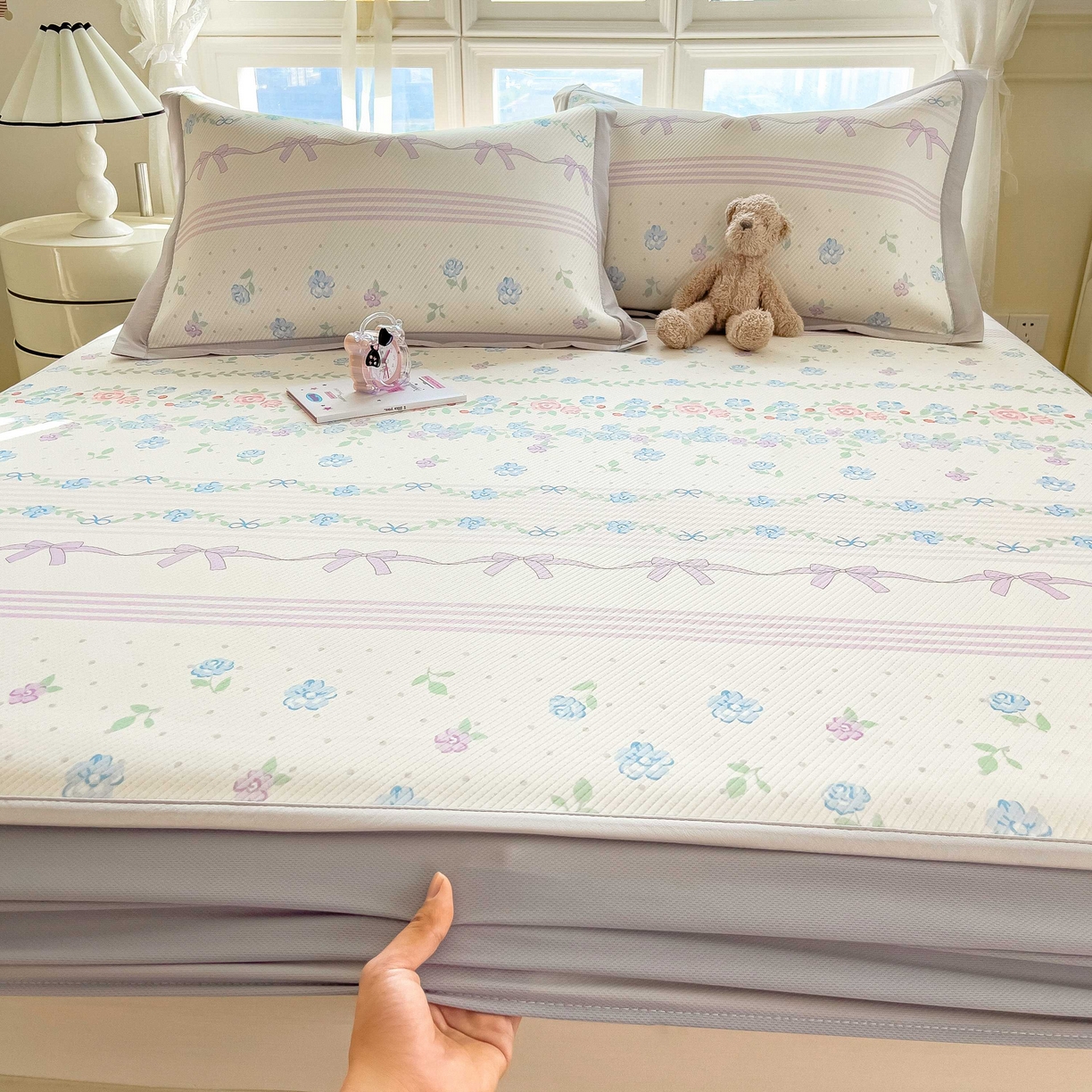 91家纺网 家纺一手货源 找家纺 孩子王家纺 2026春夏新款夏季花卉冰丝凉席凉感值过0.21冰豆豆A类可机洗学生宿舍空调软席 田园之家 床笠款