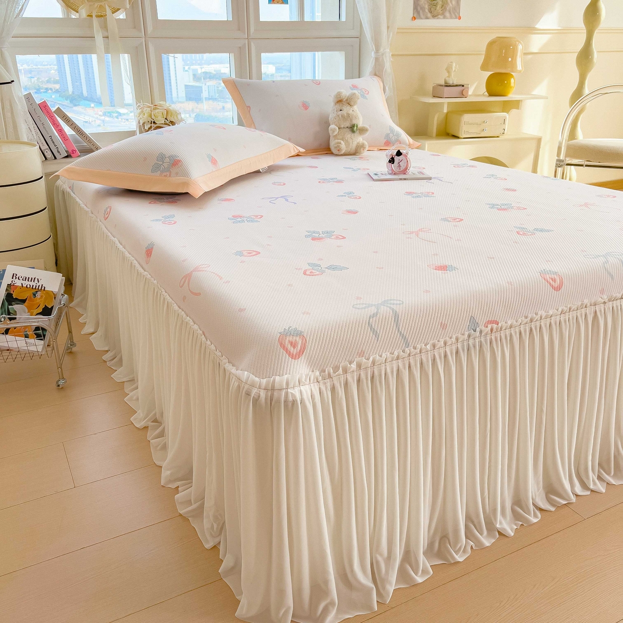 91家纺网 家纺一手货源 找家纺 孩子王家纺 2026春夏新款夏季花卉冰丝凉席凉感值过0.21冰豆豆A类可机洗学生宿舍空调软席 草莓甜心 床裙款