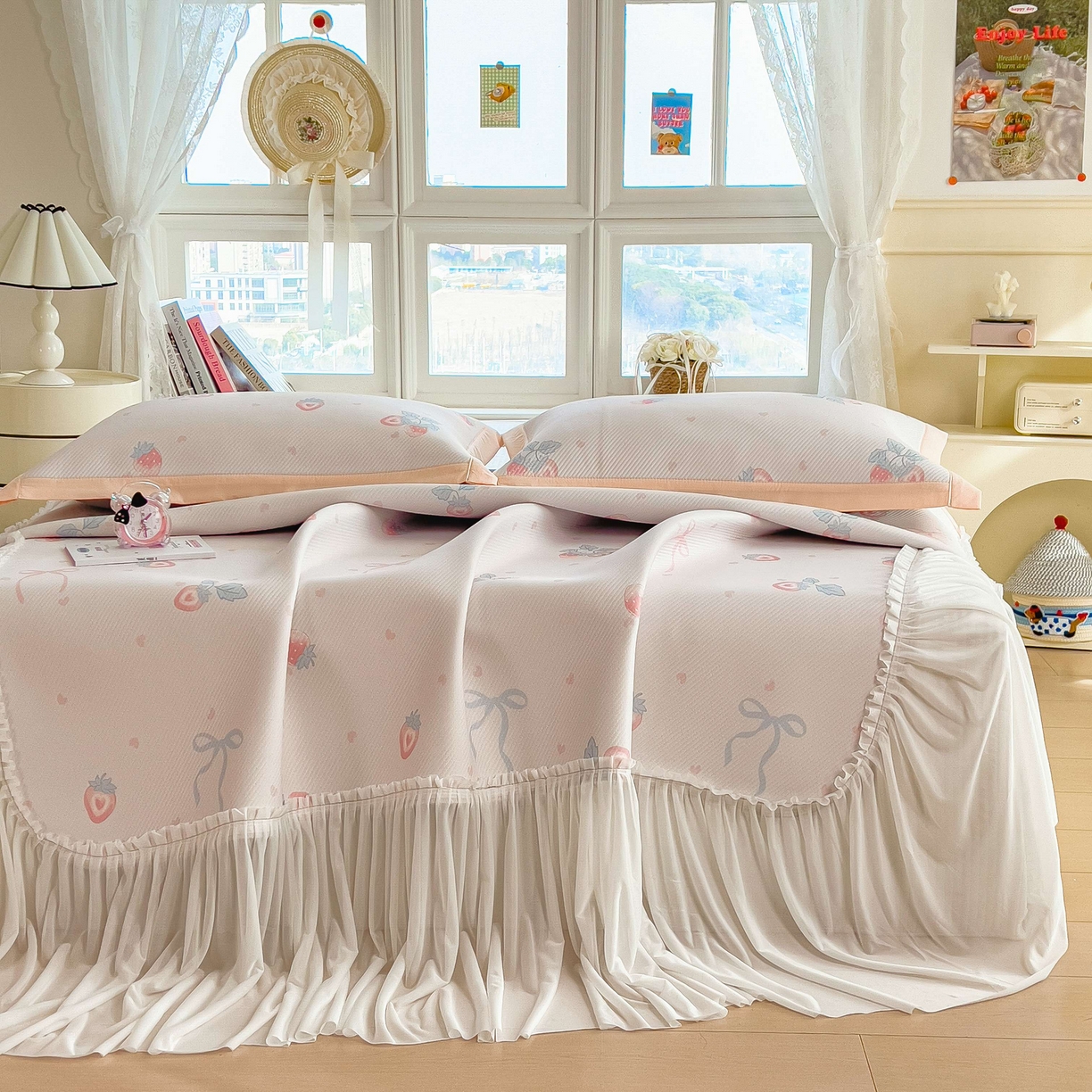 91家纺网 家纺一手货源 找家纺 孩子王家纺 2026春夏新款夏季花卉冰丝凉席凉感值过0.21冰豆豆A类可机洗学生宿舍空调软席 草莓甜心 床裙款