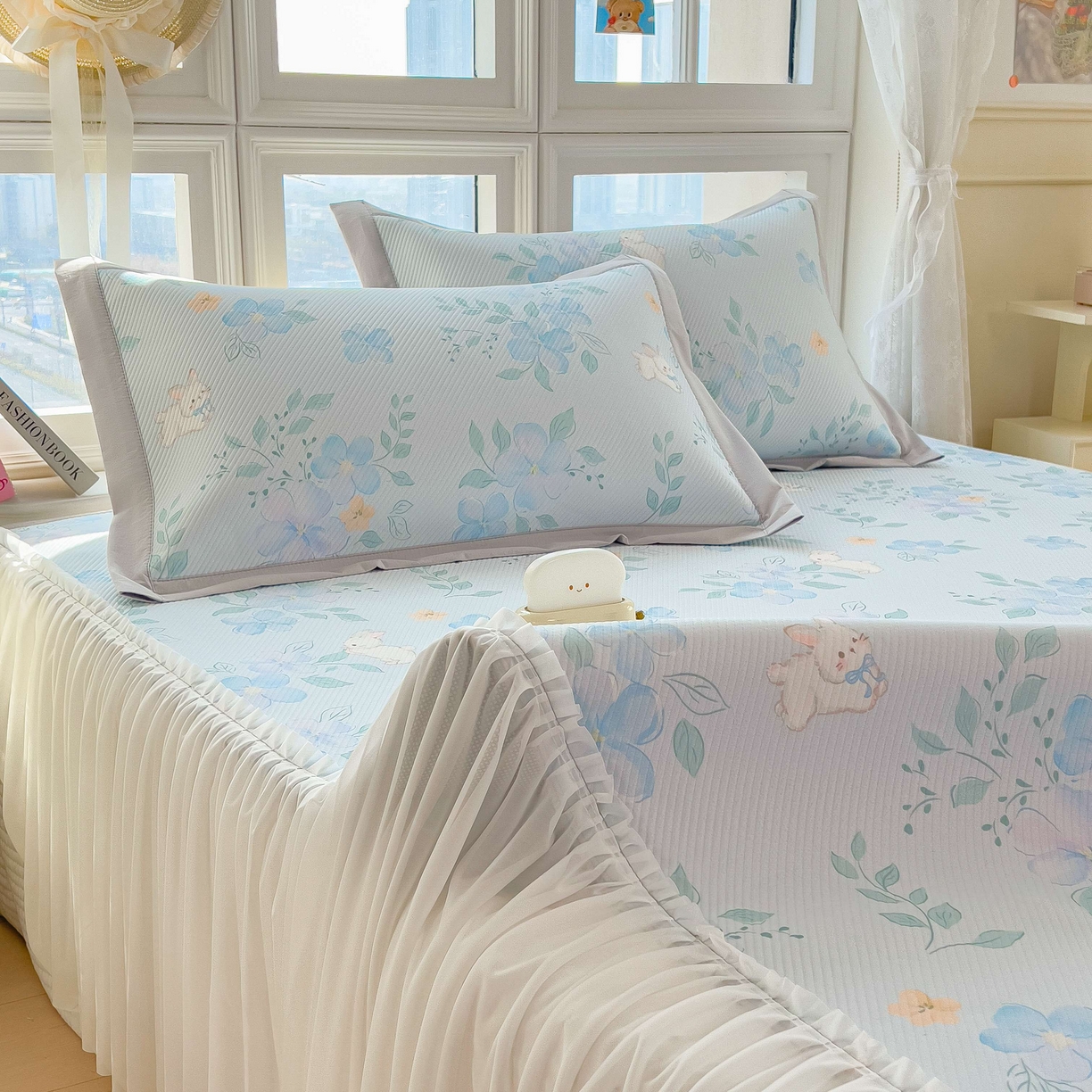 91家纺网 家纺一手货源 找家纺 孩子王家纺 2026春夏新款夏季花卉冰丝凉席凉感值过0.21冰豆豆A类可机洗学生宿舍空调软席 春漫庭 床裙款