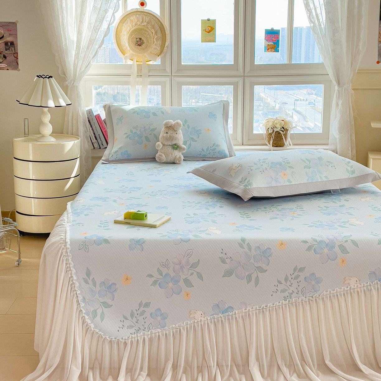 91家纺网 家纺一手货源 找家纺 孩子王家纺 2026春夏新款夏季花卉冰丝凉席凉感值过0.21冰豆豆A类可机洗学生宿舍空调软席 春漫庭 床裙款