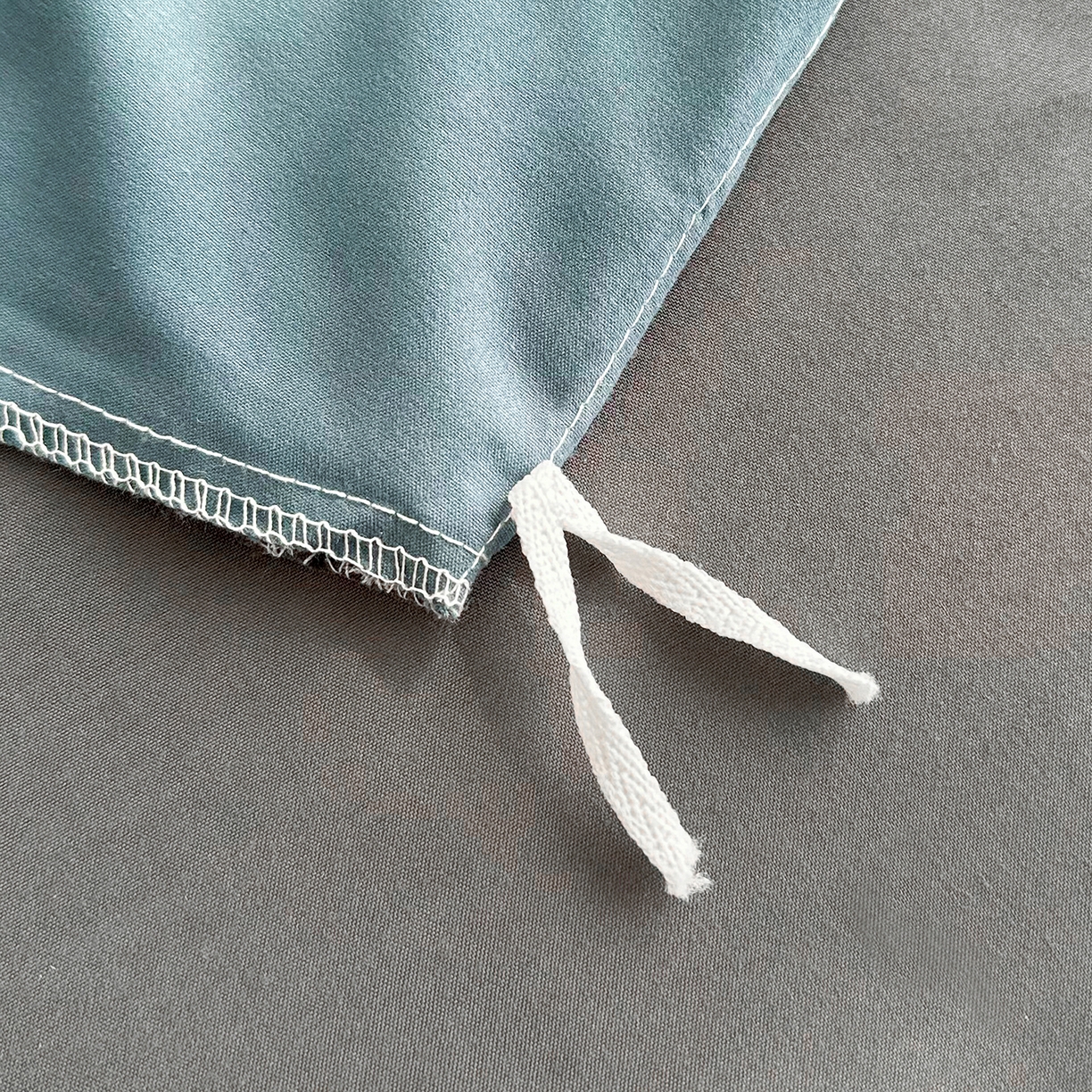 91家纺网 家纺一手货源 找家纺 佑泽家纺 2026新款亲肤水洗棉四件套 孔雀绿+月光灰