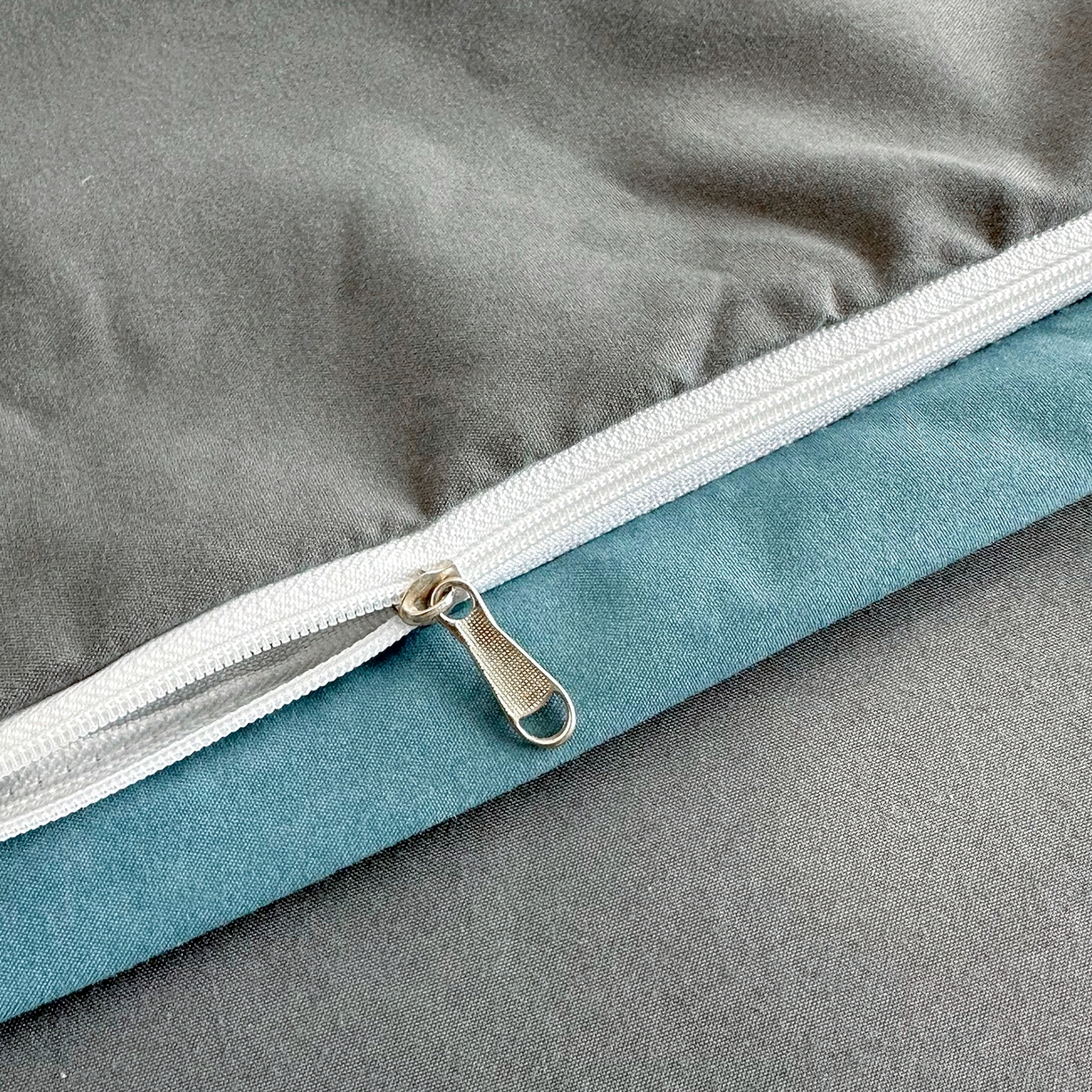 91家纺网 家纺一手货源 找家纺 佑泽家纺 2026新款亲肤水洗棉四件套 孔雀绿+月光灰