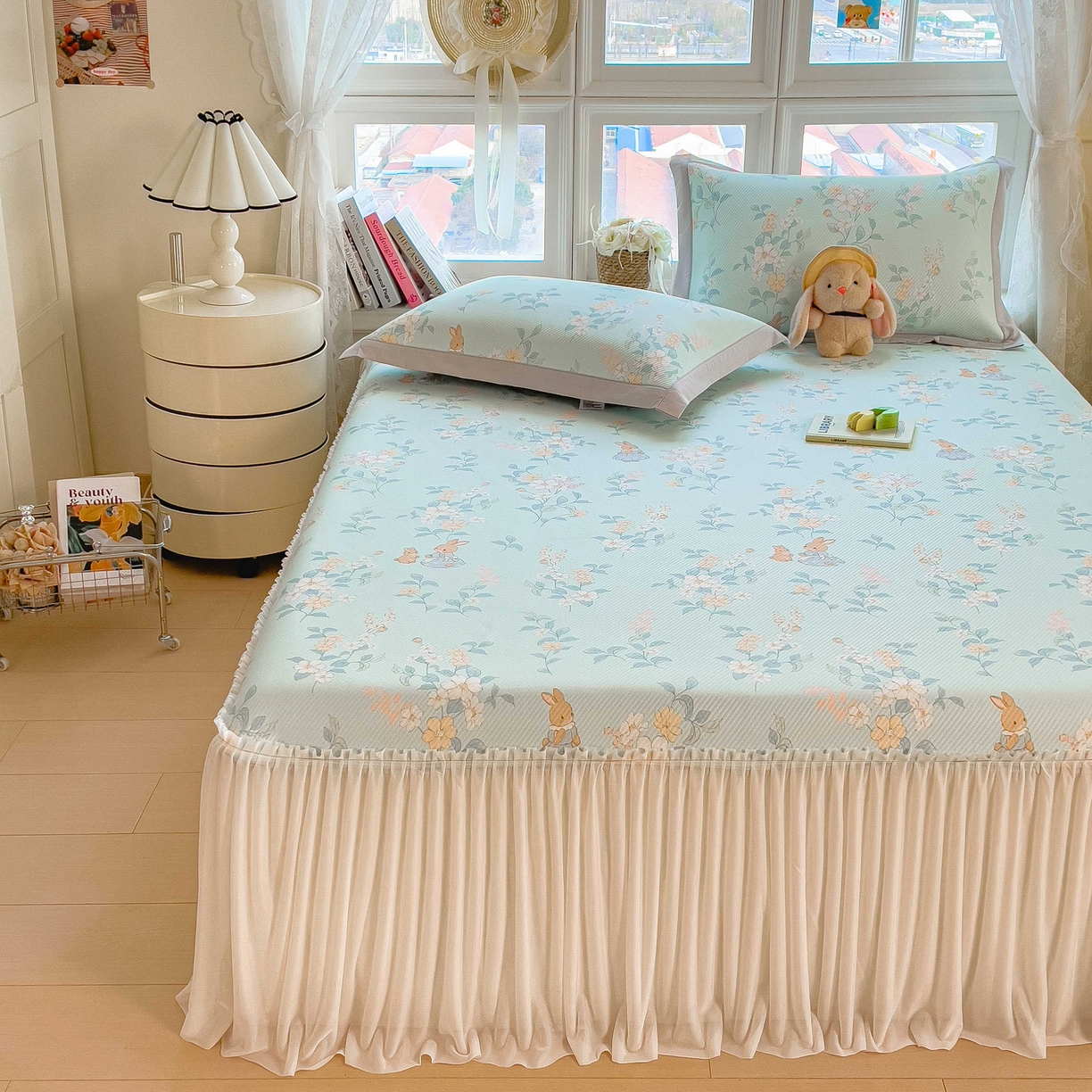 91家纺网 家纺一手货源 找家纺 孩子王家纺 2026春夏新款夏季花卉冰丝凉席凉感值过0.21冰豆豆A类可机洗学生宿舍空调软席 丛林小兔 床裙款