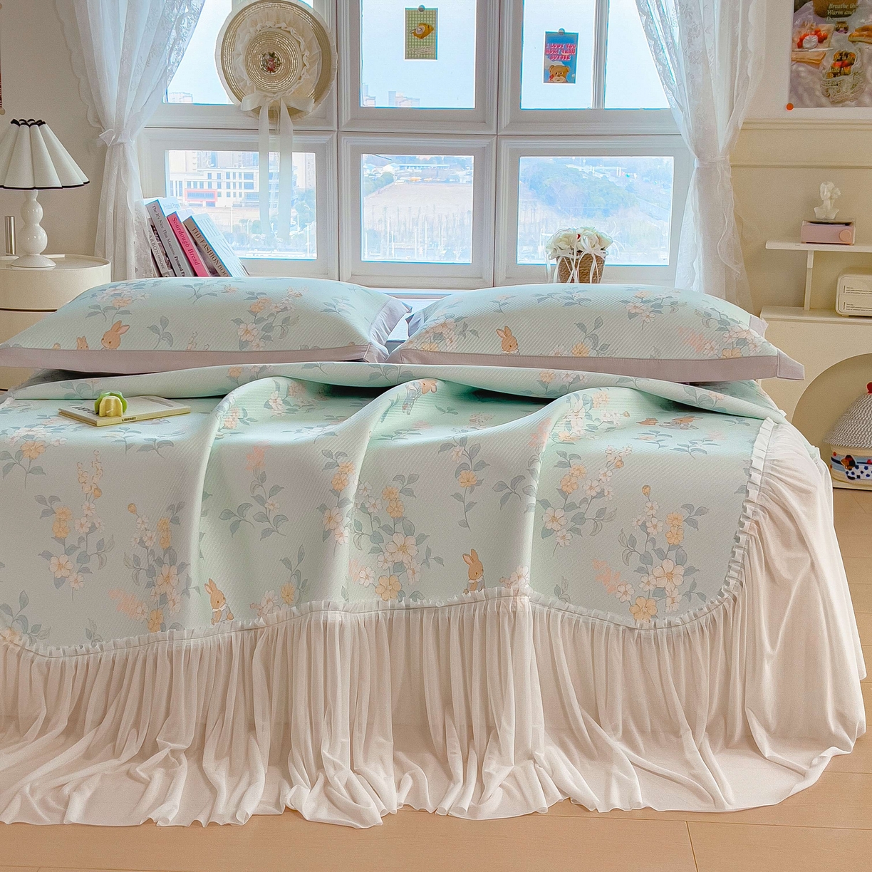 91家纺网 家纺一手货源 找家纺 孩子王家纺 2026春夏新款夏季花卉冰丝凉席凉感值过0.21冰豆豆A类可机洗学生宿舍空调软席 丛林小兔 床裙款