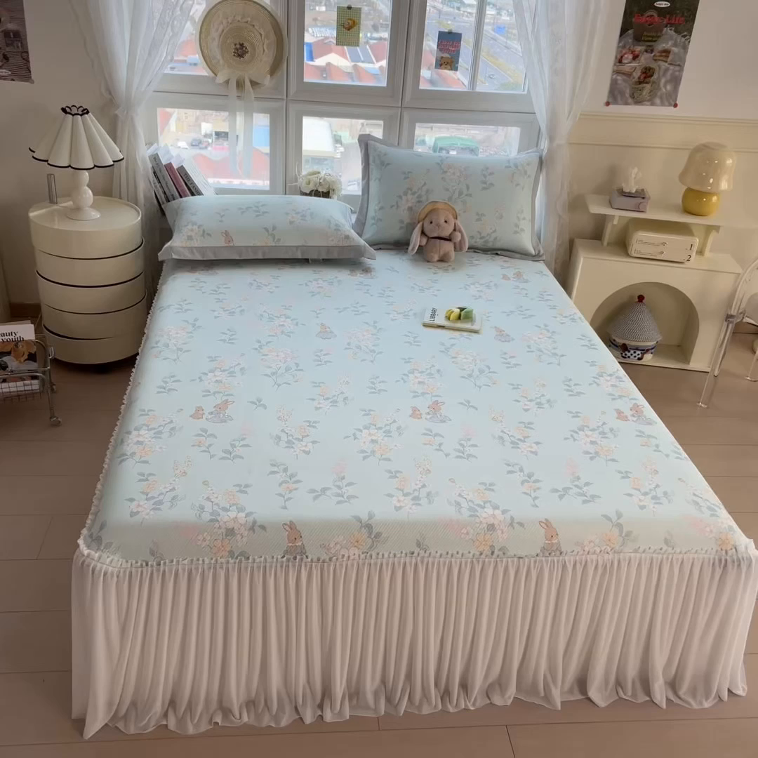 91家纺网 家纺一手货源 找家纺 孩子王家纺 2026春夏新款夏季花卉冰丝凉席凉感值过0.21冰豆豆A类可机洗学生宿舍空调软席 丛林小兔 床裙款