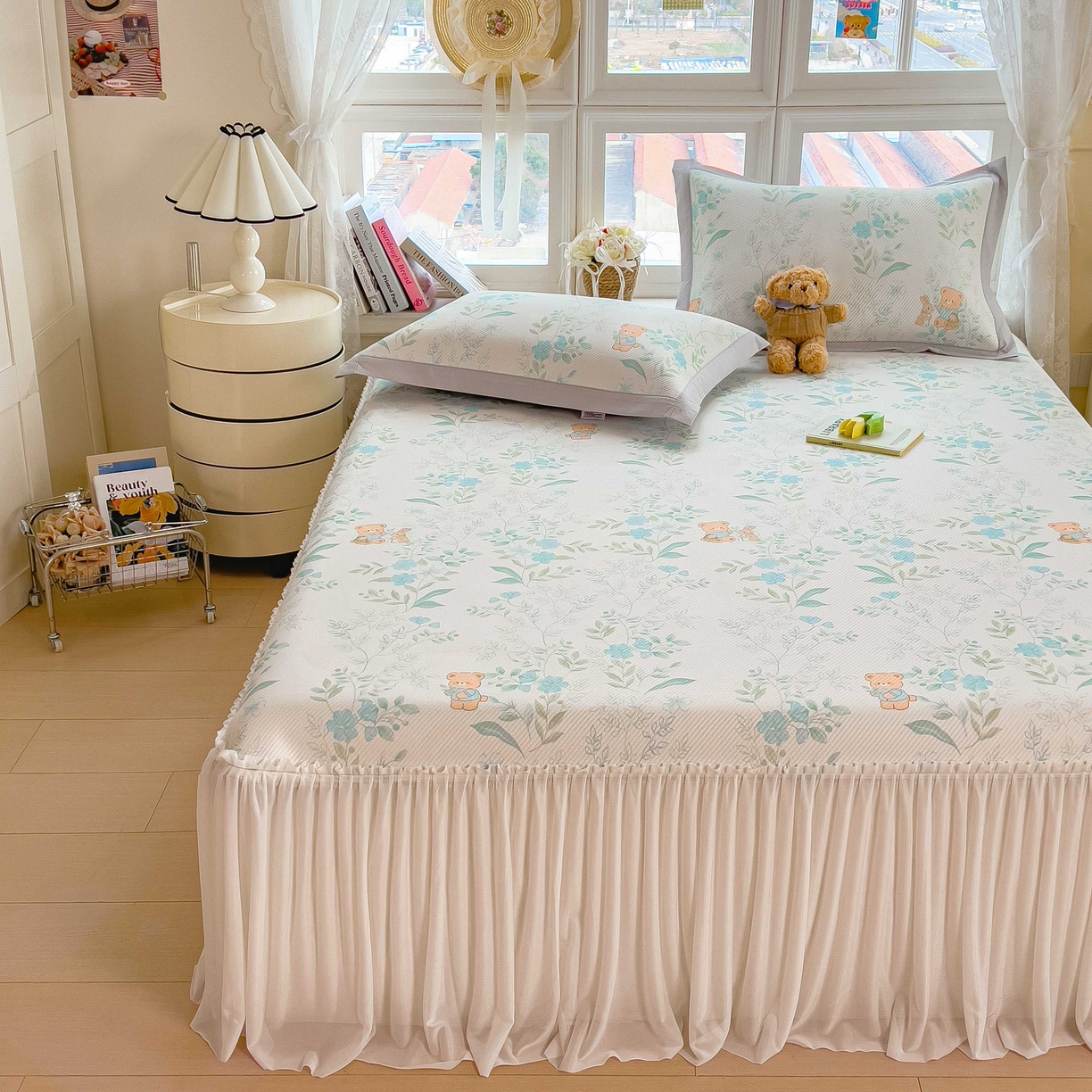 91家纺网 家纺一手货源 找家纺 孩子王家纺 2026春夏新款夏季花卉冰丝凉席凉感值过0.21冰豆豆A类可机洗学生宿舍空调软席 丛林小熊 床裙款