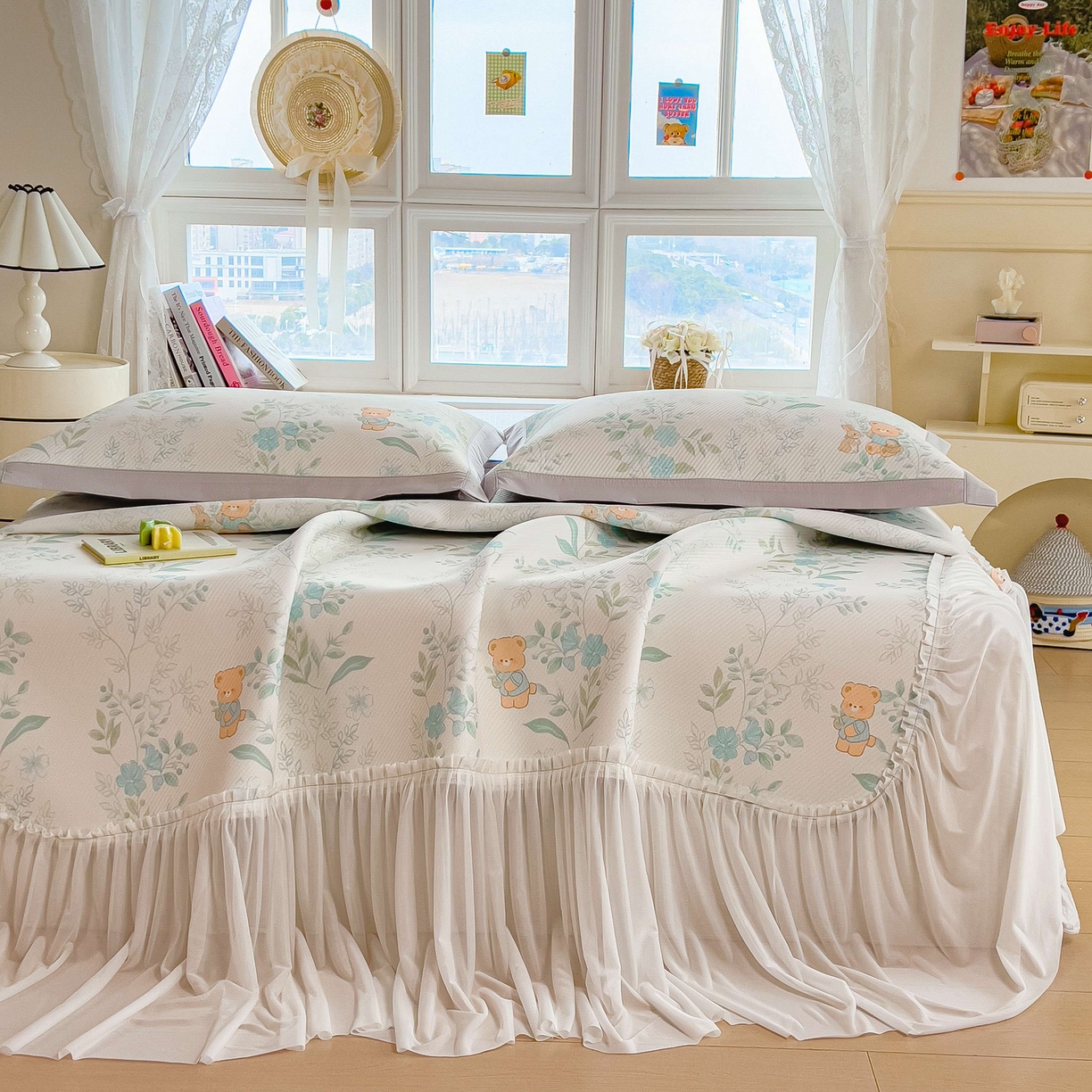 91家纺网 家纺一手货源 找家纺 孩子王家纺 2026春夏新款夏季花卉冰丝凉席凉感值过0.21冰豆豆A类可机洗学生宿舍空调软席 丛林小熊 床裙款