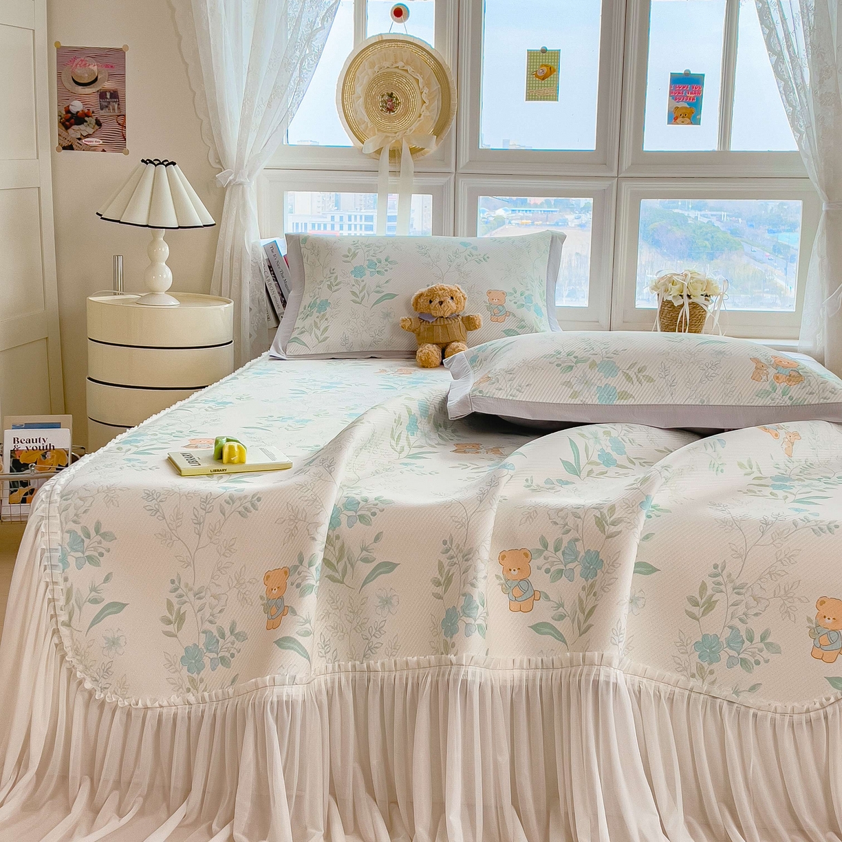 91家纺网 家纺一手货源 找家纺 孩子王家纺 2026春夏新款夏季花卉冰丝凉席凉感值过0.21冰豆豆A类可机洗学生宿舍空调软席 丛林小熊 床裙款