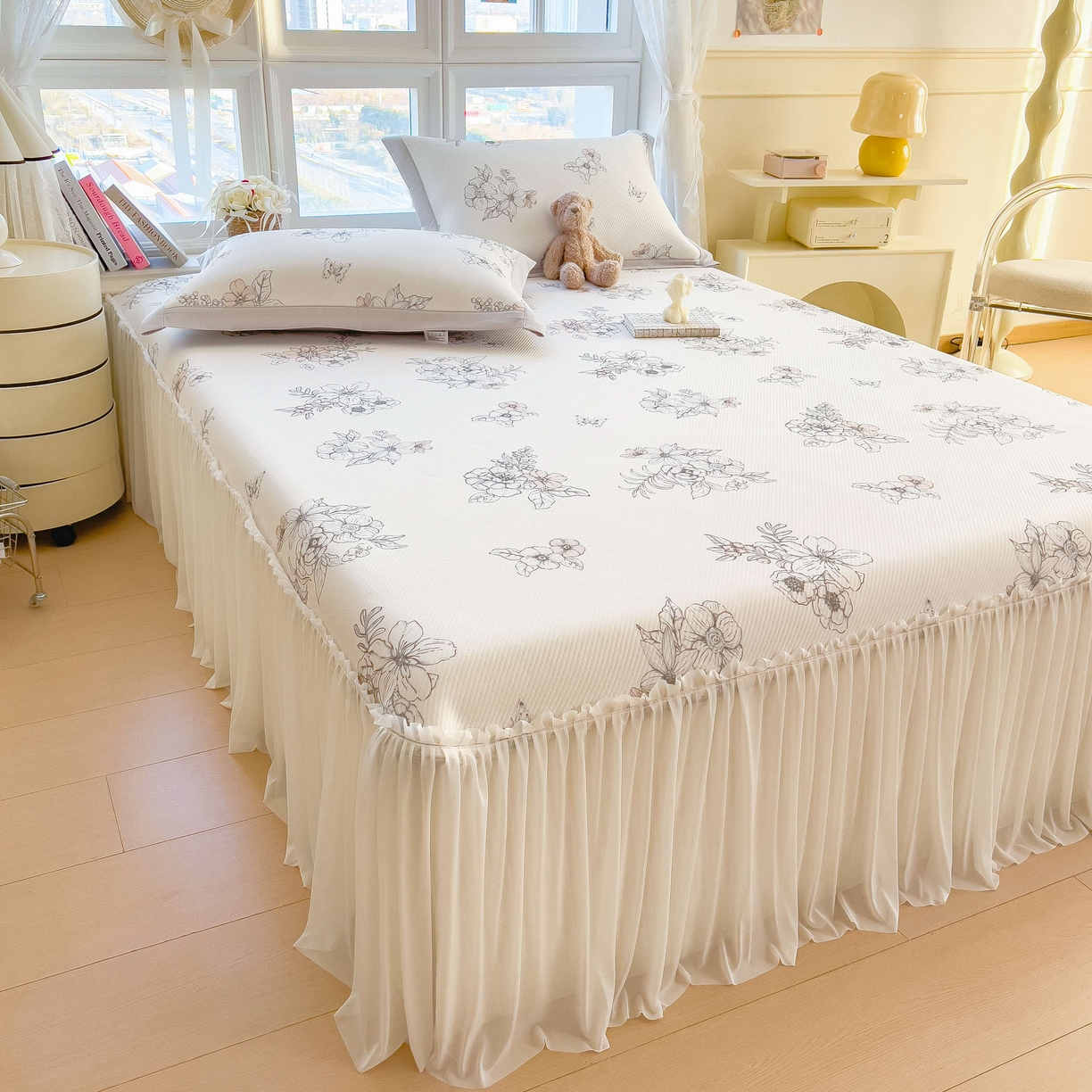 91家纺网 家纺一手货源 找家纺 孩子王家纺 2026春夏新款夏季花卉冰丝凉席凉感值过0.21冰豆豆A类可机洗学生宿舍空调软席 花影 床裙款