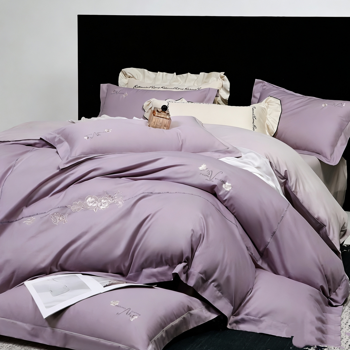 91家纺网 家纺一手货源 找家纺 U品汇 2026全棉纯棉刺绣花四件套40支长绒棉100%棉礼盒包装 花庭韵-香芋紫