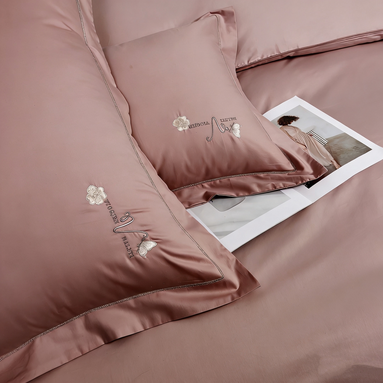 91家纺网 家纺一手货源 找家纺 U品汇 2026全棉纯棉刺绣花四件套40支长绒棉100%棉礼盒包装 华庭韵-豆沙