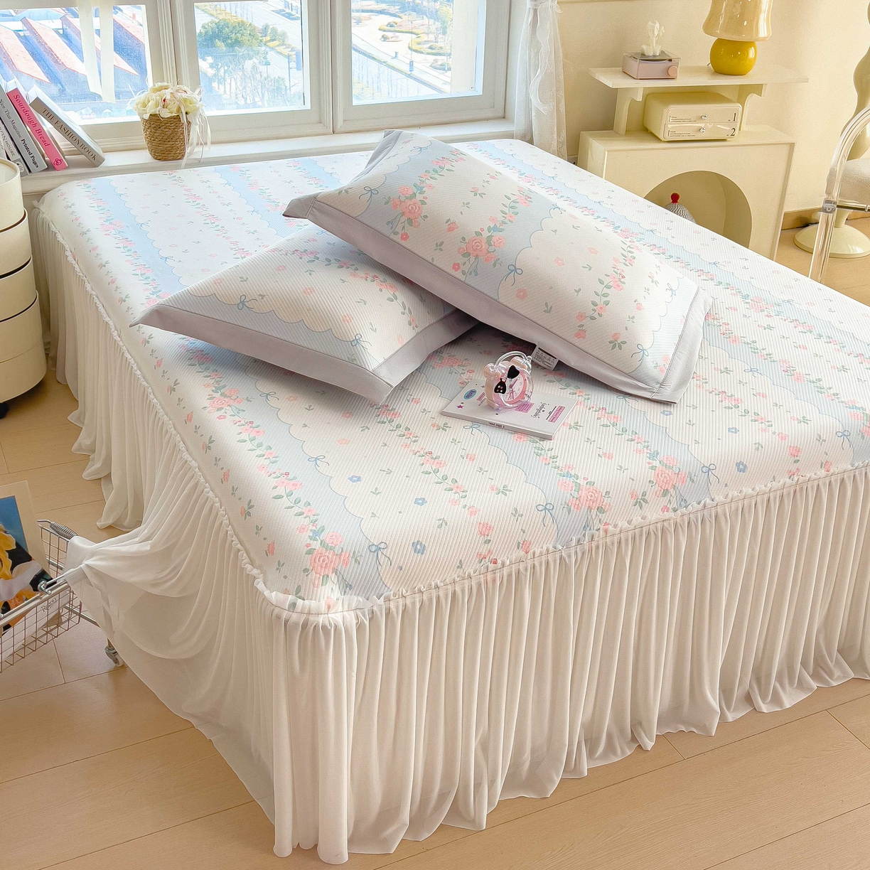 91家纺网 家纺一手货源 找家纺 孩子王家纺 2026春夏新款夏季花卉冰丝凉席凉感值过0.21冰豆豆A类可机洗学生宿舍空调软席 花知晓 床裙款