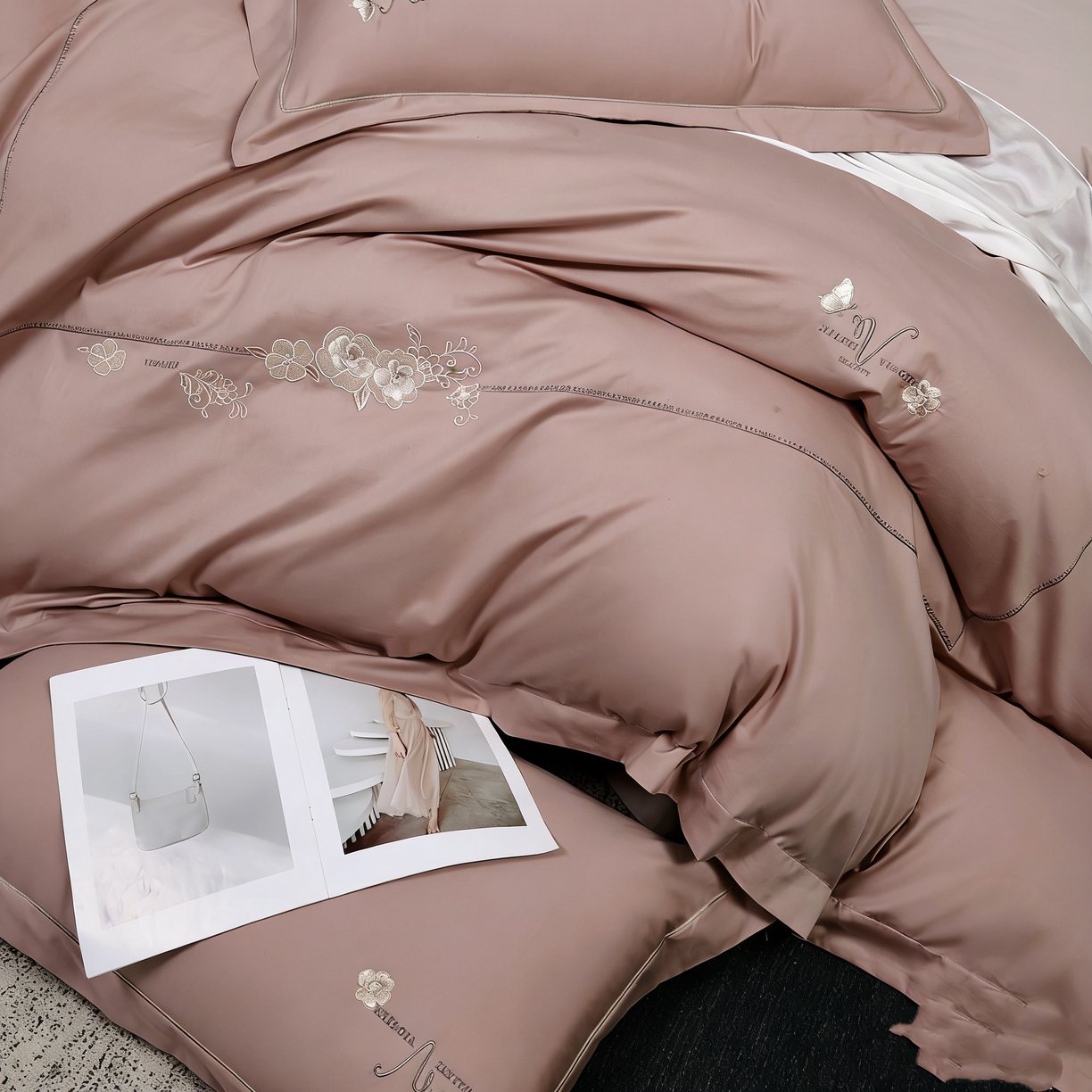 91家纺网 家纺一手货源 找家纺 U品汇 2026全棉纯棉刺绣花四件套40支长绒棉100%棉礼盒包装 华庭韵-豆沙