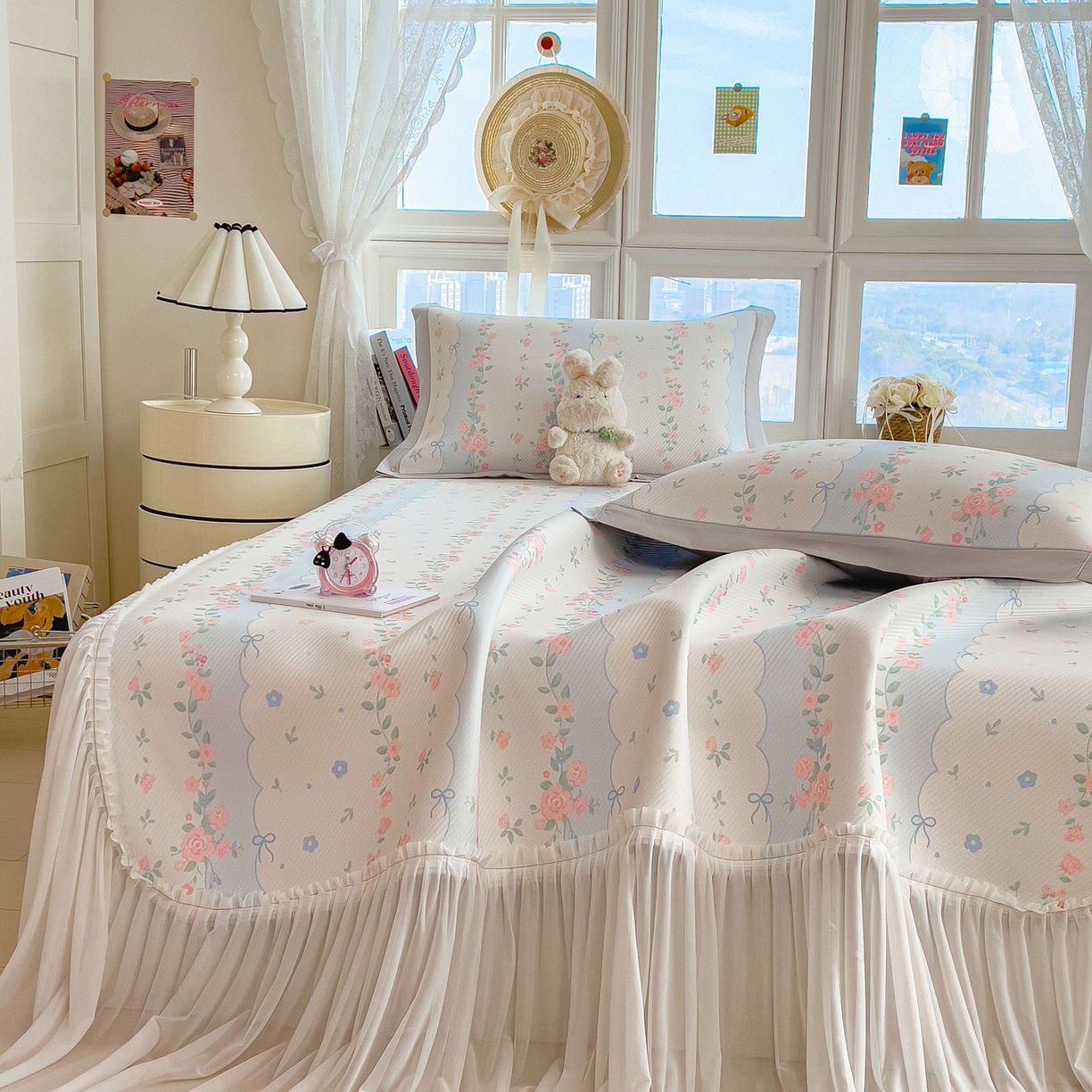 91家纺网 家纺一手货源 找家纺 孩子王家纺 2026春夏新款夏季花卉冰丝凉席凉感值过0.21冰豆豆A类可机洗学生宿舍空调软席 花知晓 床裙款