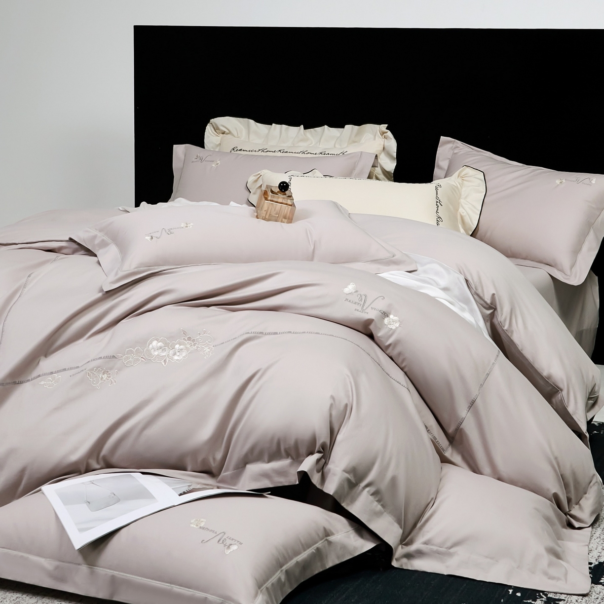 91家纺网 家纺一手货源 找家纺 U品汇 2026全棉纯棉刺绣花四件套40支长绒棉100%棉礼盒包装 华庭韵-灰