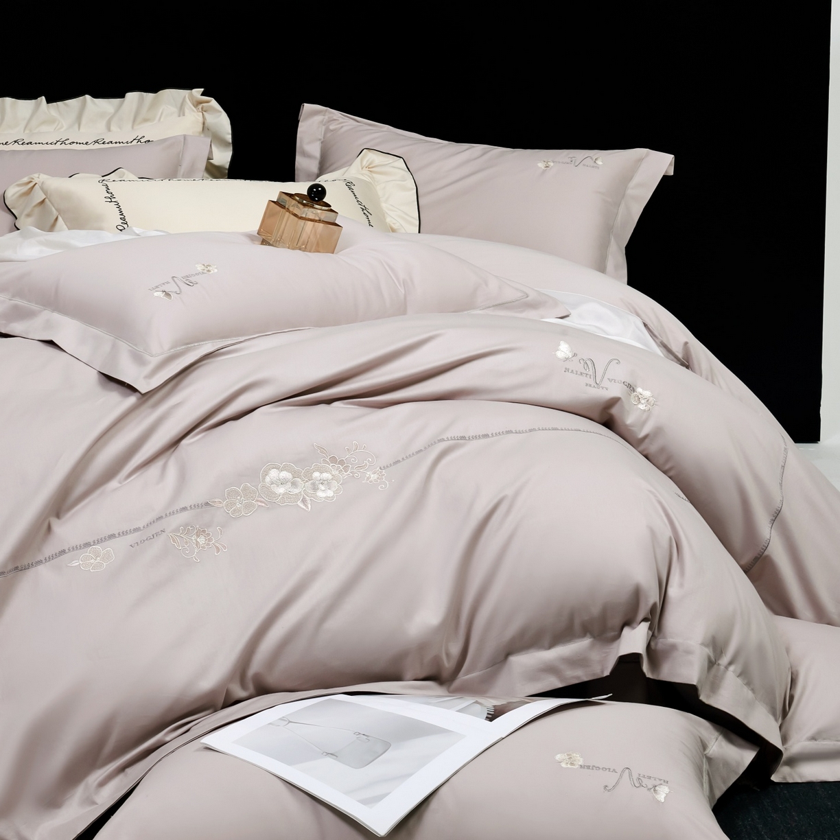 91家纺网 家纺一手货源 找家纺 U品汇 2026全棉纯棉刺绣花四件套40支长绒棉100%棉礼盒包装 华庭韵-灰