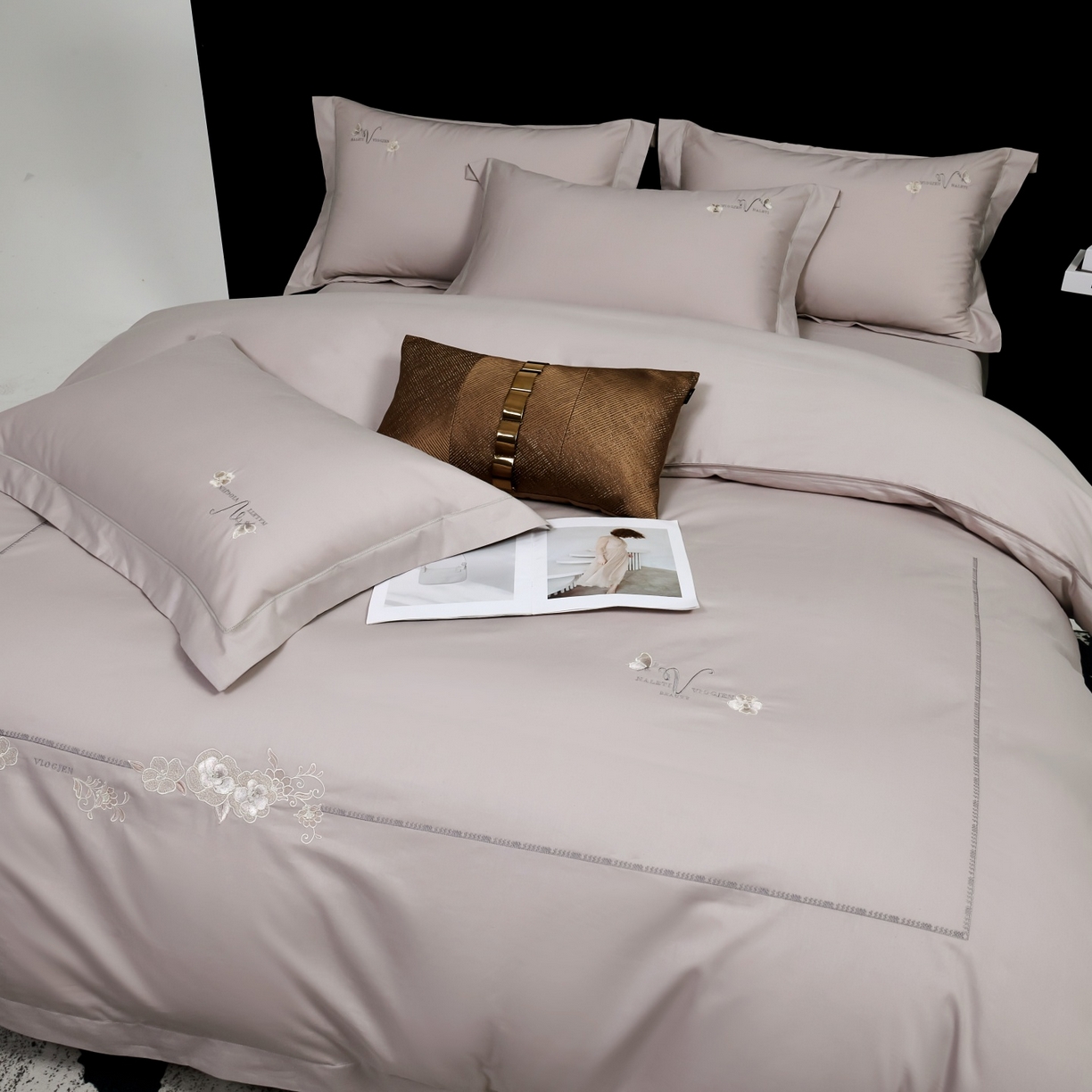 91家纺网 家纺一手货源 找家纺 U品汇 2026全棉纯棉刺绣花四件套40支长绒棉100%棉礼盒包装 华庭韵-灰