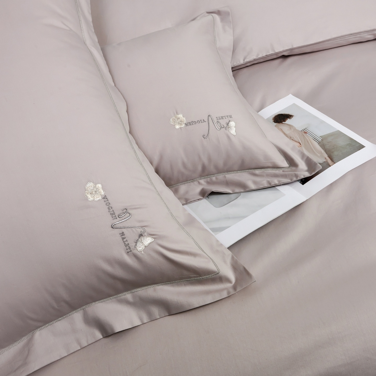 91家纺网 家纺一手货源 找家纺 U品汇 2026全棉纯棉刺绣花四件套40支长绒棉100%棉礼盒包装 华庭韵-灰