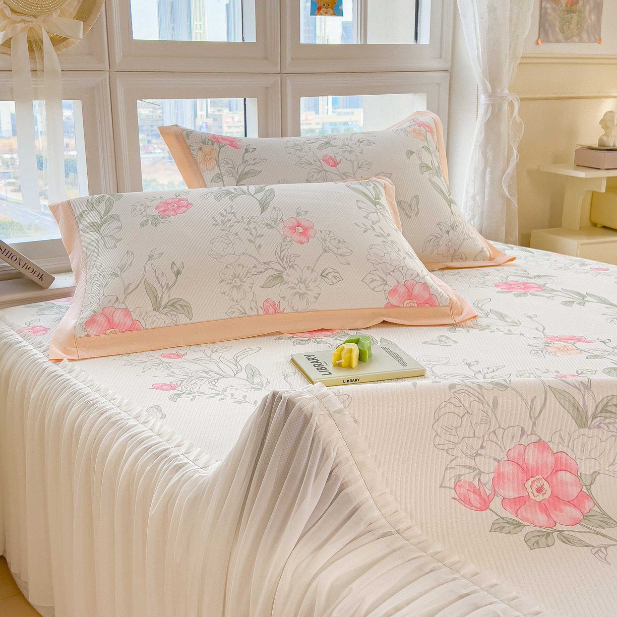 91家纺网 家纺一手货源 找家纺 孩子王家纺 2026春夏新款夏季花卉冰丝凉席凉感值过0.21冰豆豆A类可机洗学生宿舍空调软席 牡丹粉 床裙款