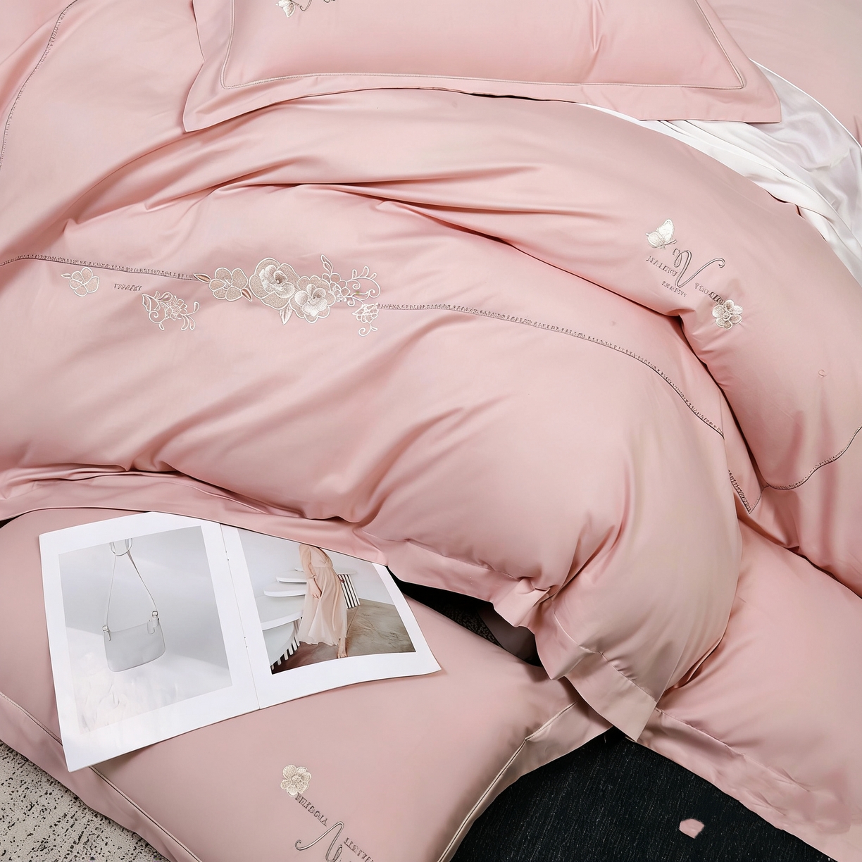 91家纺网 家纺一手货源 找家纺 U品汇 2026全棉纯棉刺绣花四件套40支长绒棉100%棉礼盒包装 华庭韵-藕粉玉